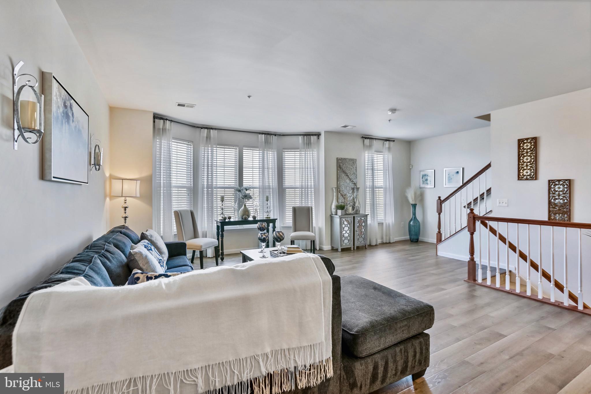 LEE SQUARE - Residential