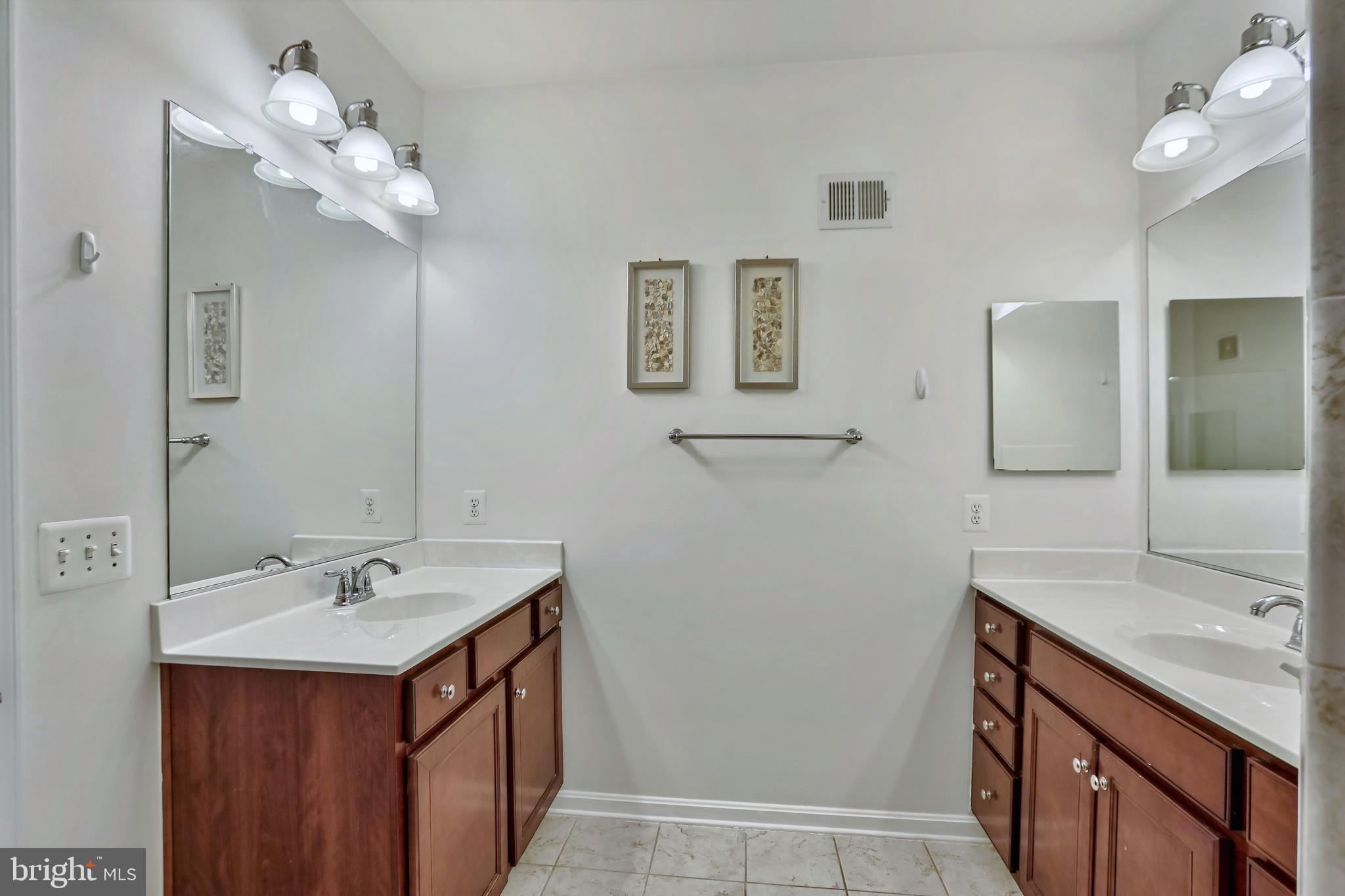 LEE SQUARE - Residential