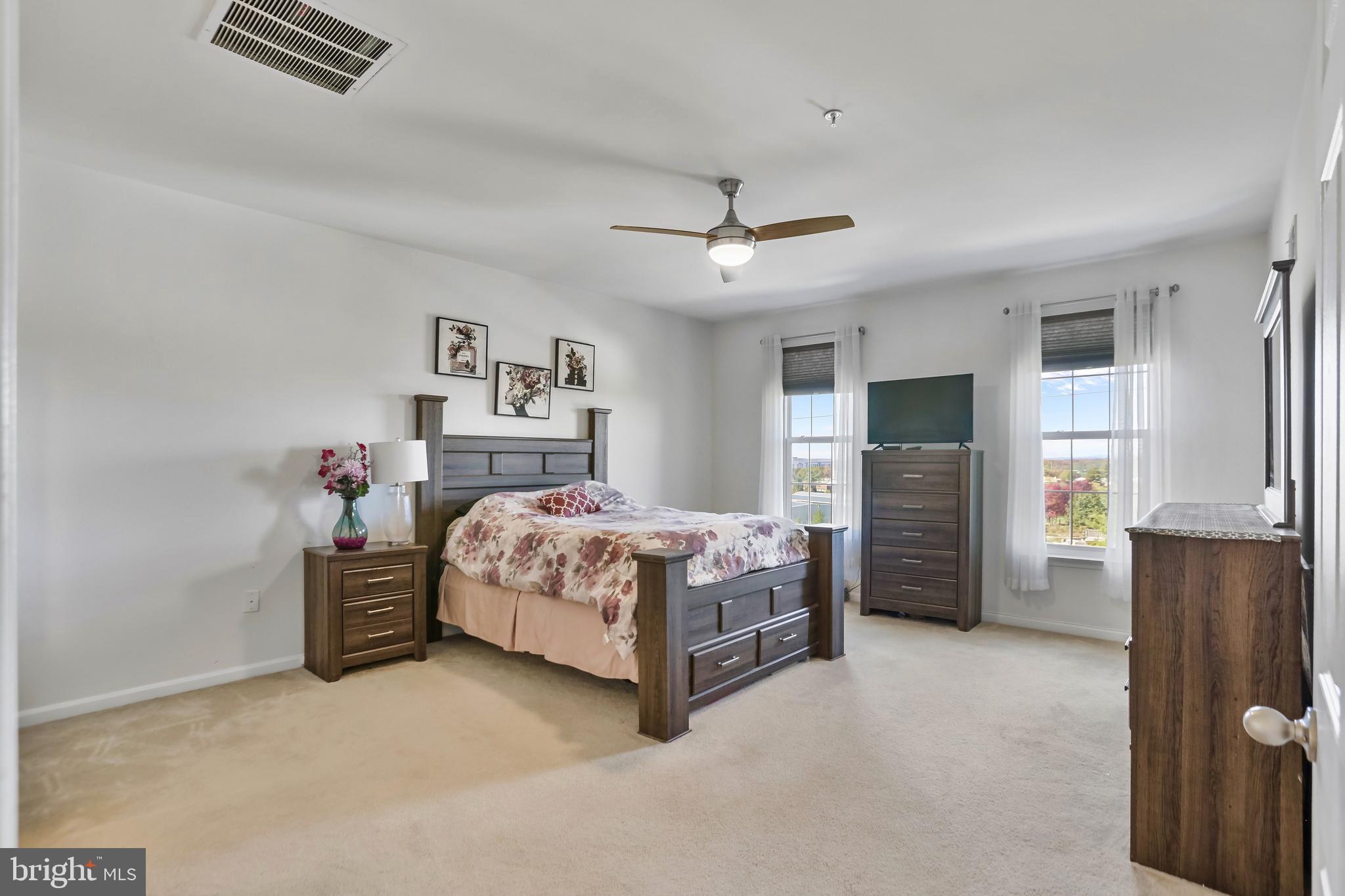 LEE SQUARE - Residential