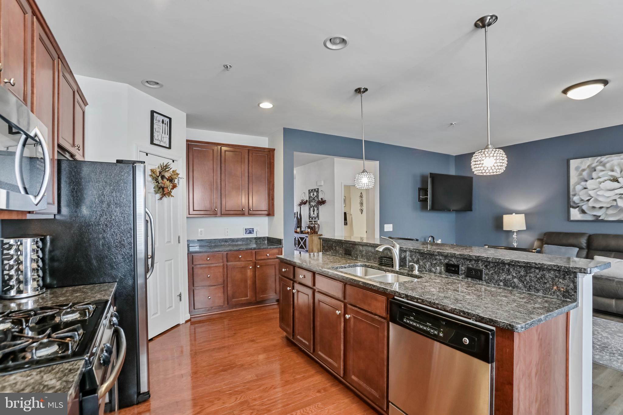 LEE SQUARE - Residential