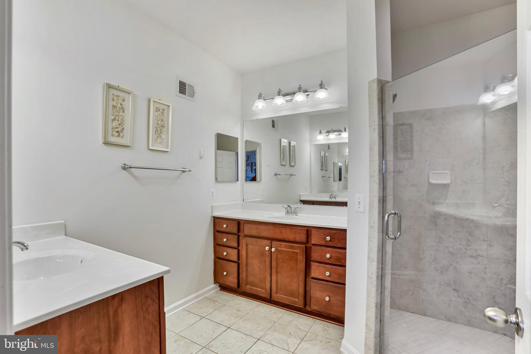 LEE SQUARE - Residential