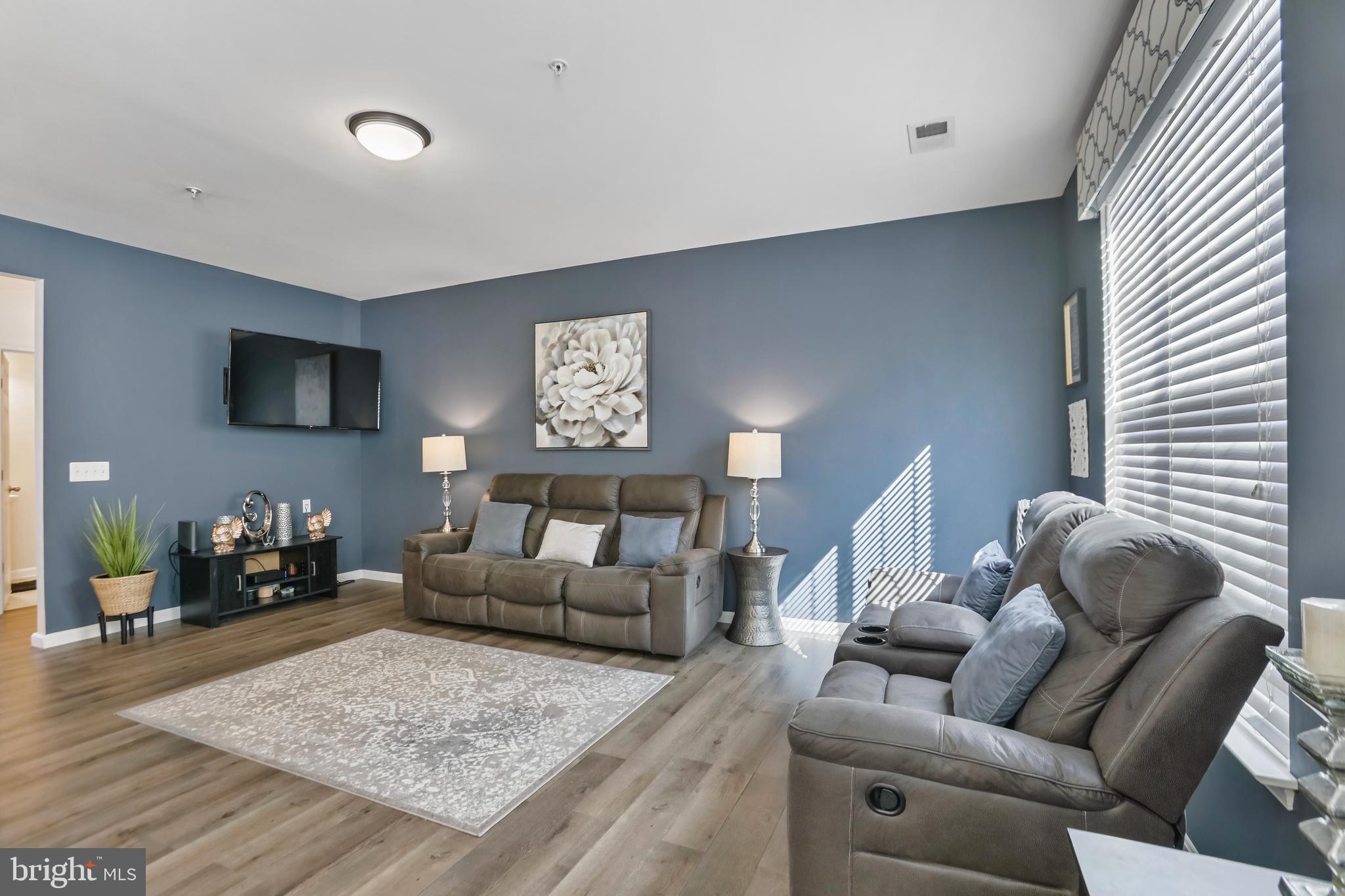 LEE SQUARE - Residential