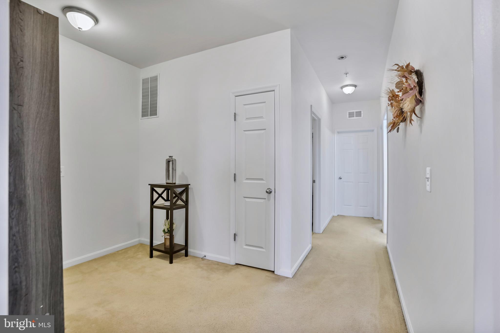 LEE SQUARE - Residential