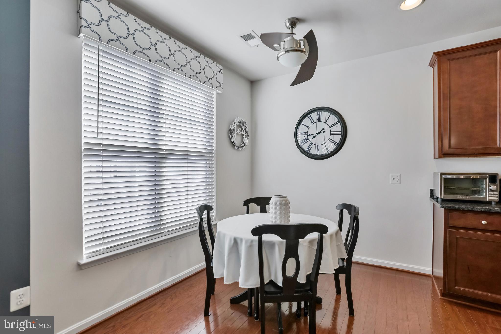 LEE SQUARE - Residential