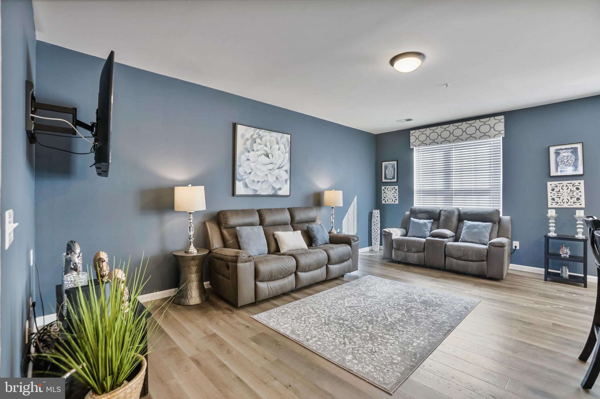 LEE SQUARE - Residential