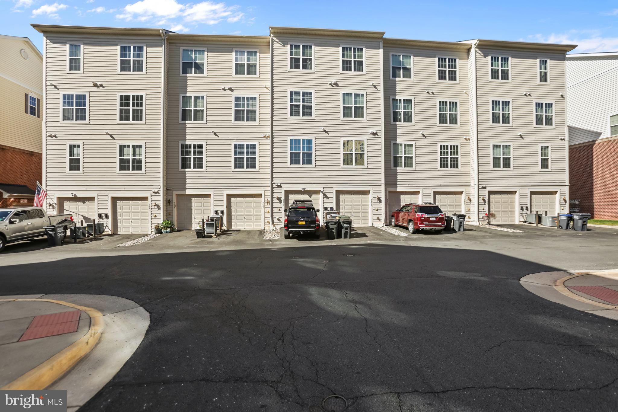 LEE SQUARE - Residential