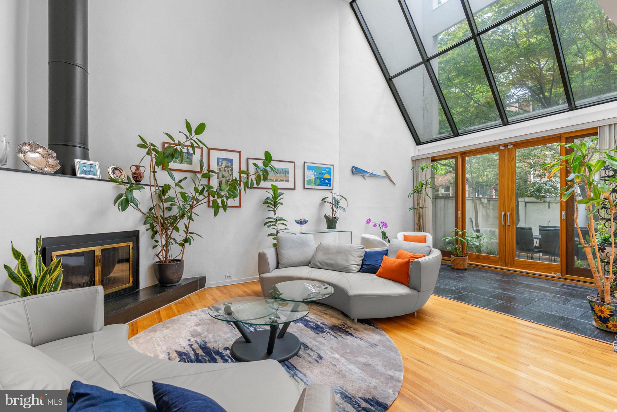 SOCIETY HILL - Residential