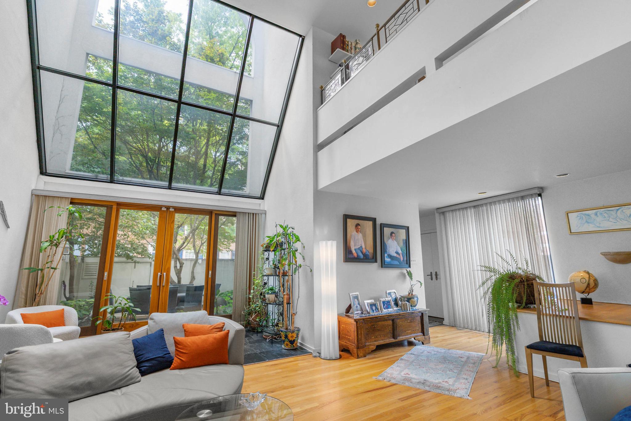 SOCIETY HILL - Residential