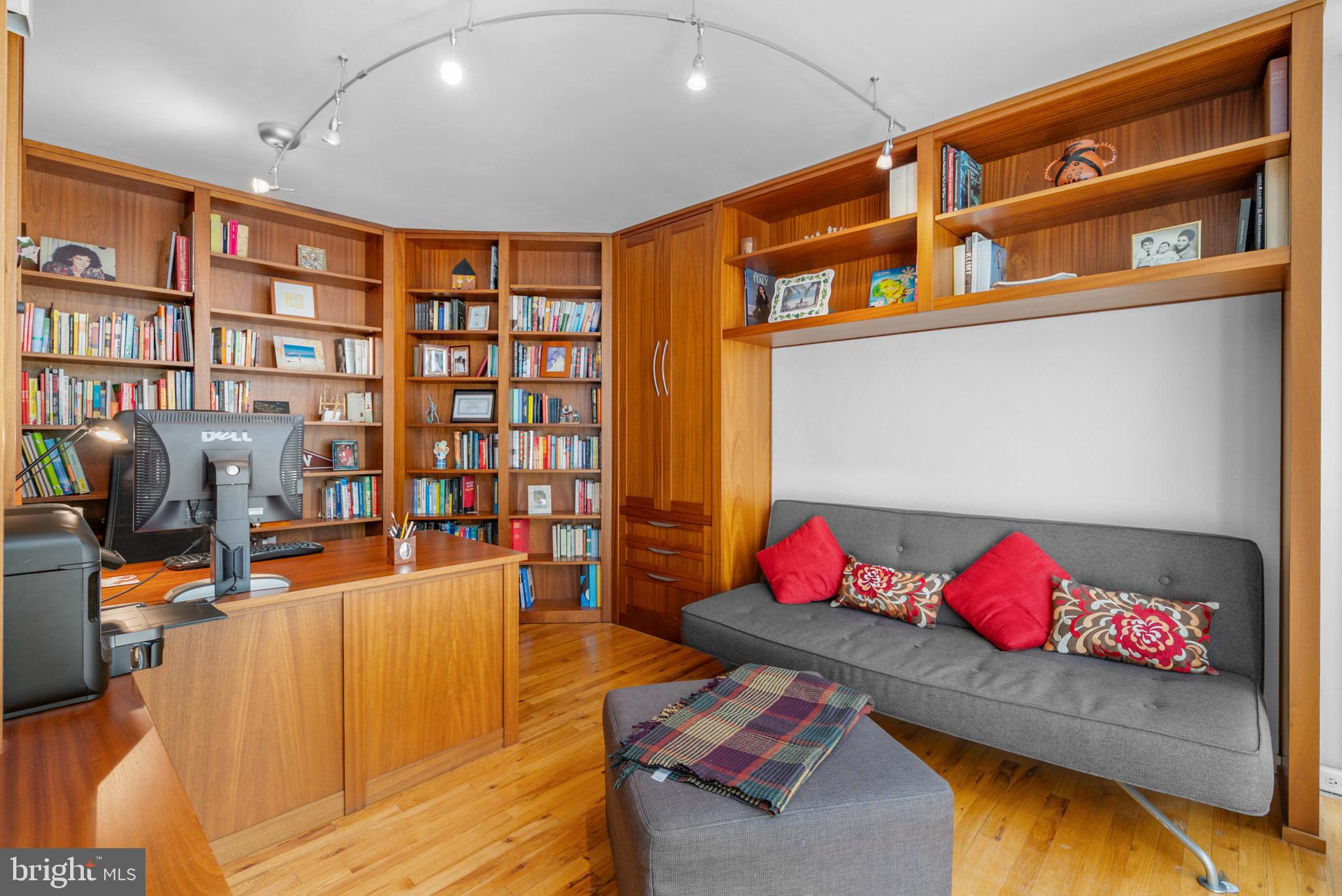 SOCIETY HILL - Residential