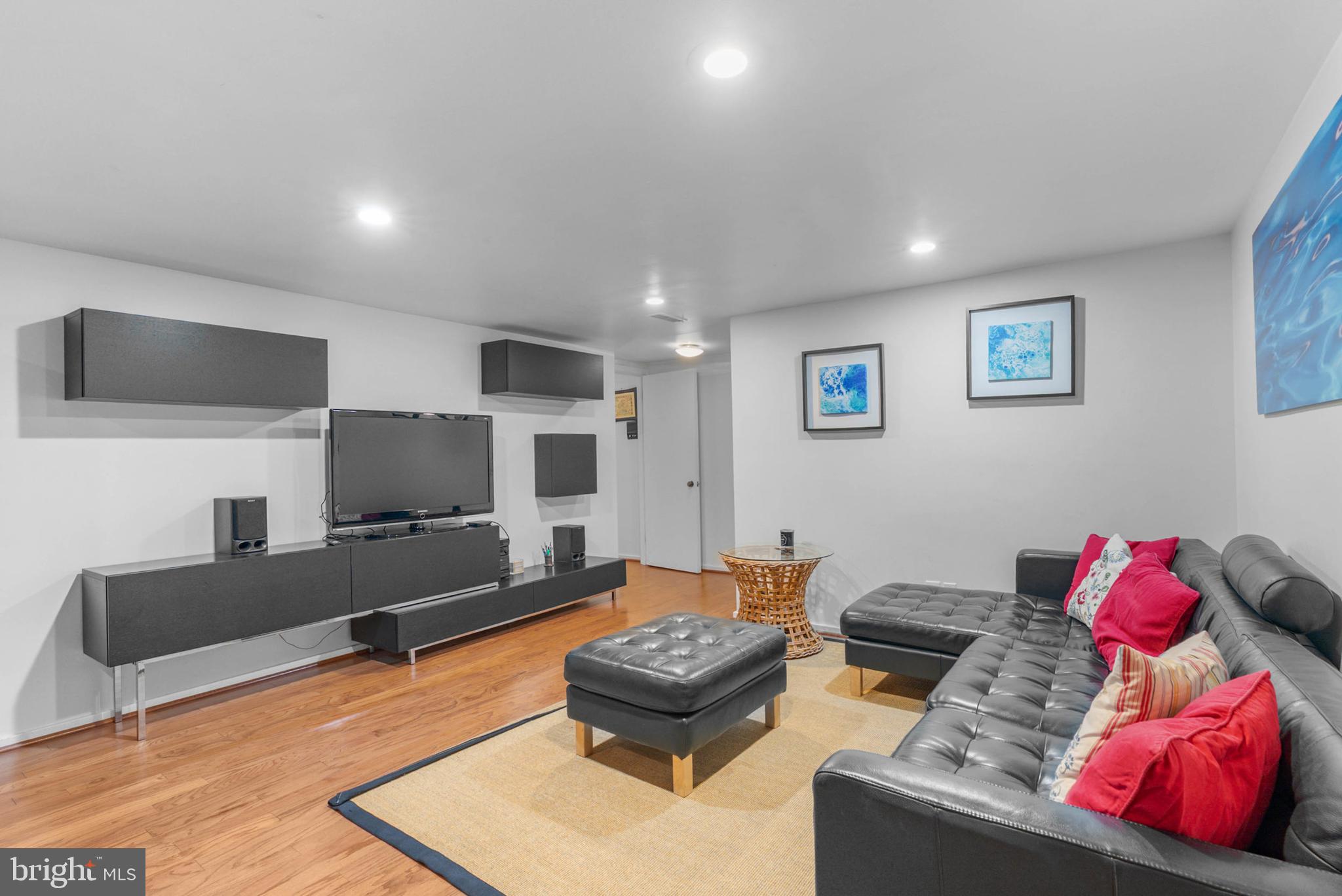 SOCIETY HILL - Residential