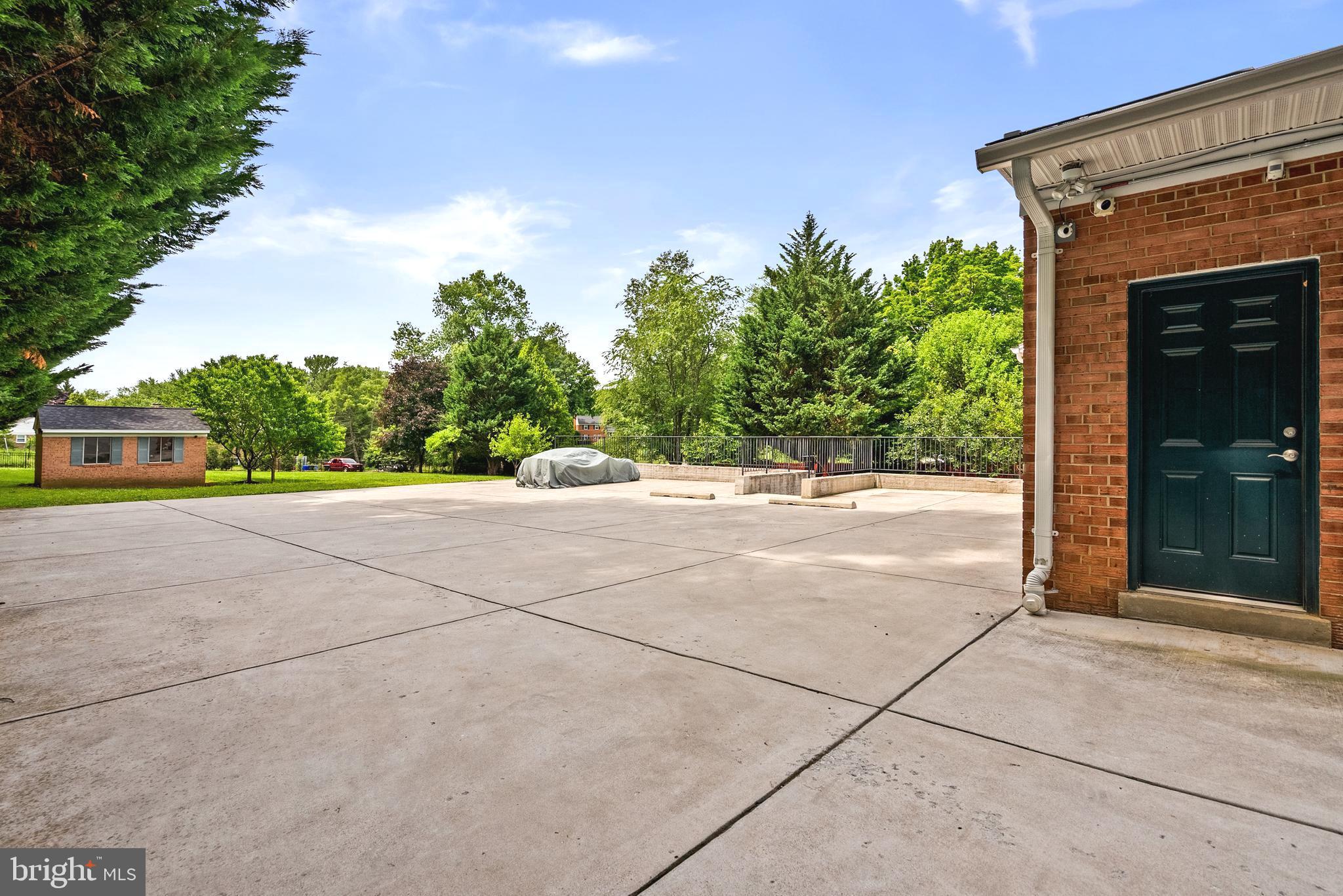 BEAU MONDE ESTATES - Residential