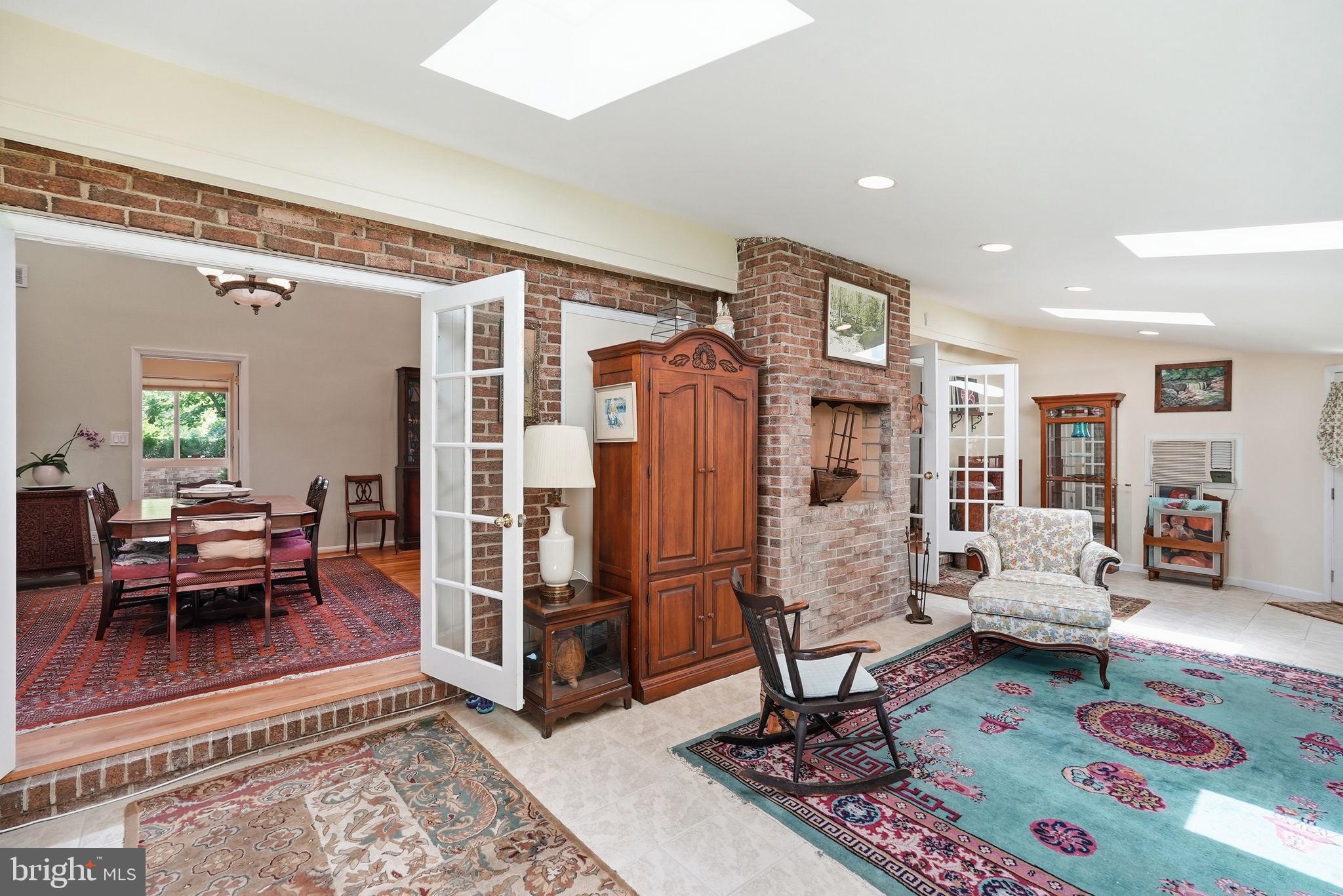 POTOMAC VILLAGE - Residential