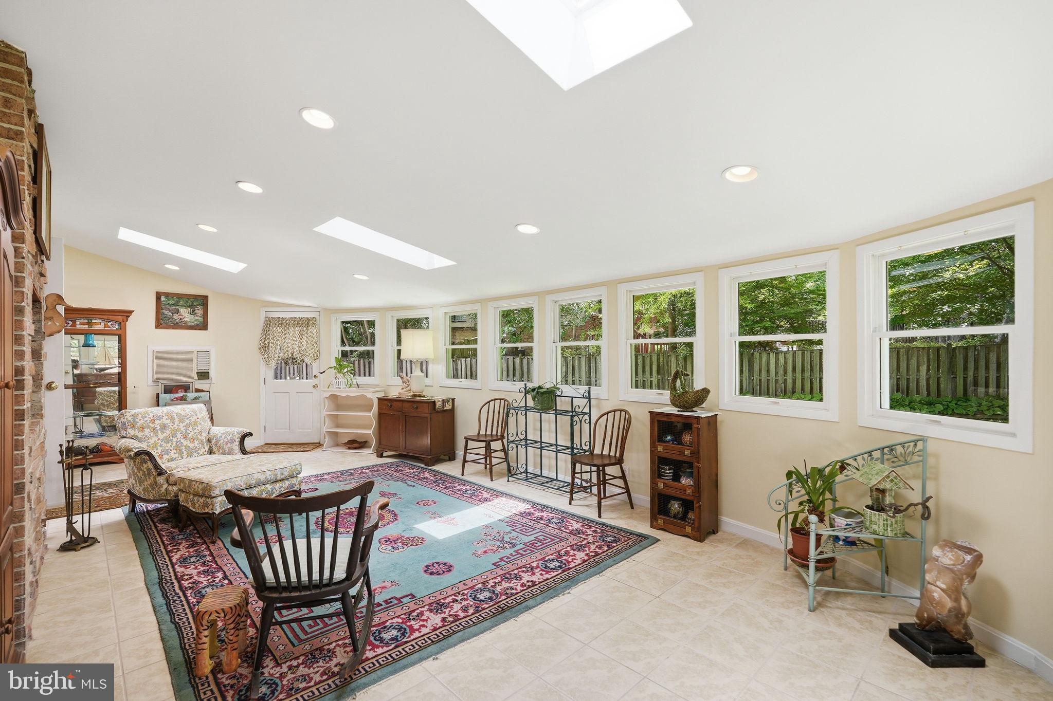 POTOMAC VILLAGE - Residential