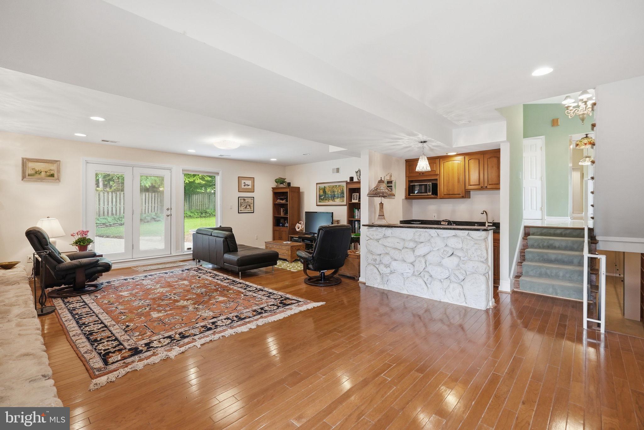 POTOMAC VILLAGE - Residential