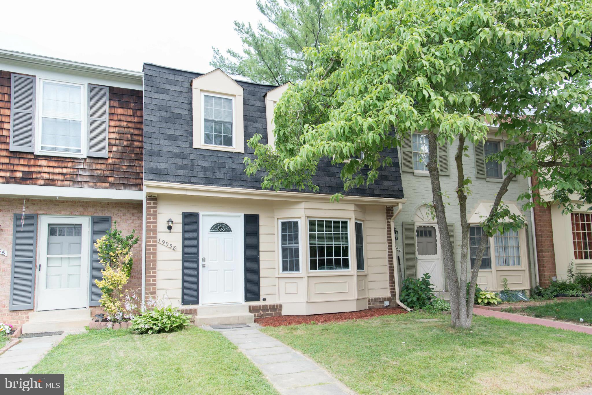 SPACIOUS BRIGHT DESIGNER T/HOUSE, 4 BEDROOMS, 3.5 BATHS, NEW EAT IN KITCHEN, GRANITE &  BAY W/DOW, NEW TILED BATHROOMS, HARDWOOD FLOORING THROUGHOUT, OAK STEPS, NEWER WINDOWS & FRONT DOOR, BASEMENT SUITE W/FRIDGE & SINK, SEPARATE DINING AREA,, SLIDER TO FENCED YARD & RELAXING PATIO, OWNER'S BEDROOM W/FULL BATH, NEW LIGHT FIXTURES & MUCH MORE. POOLS, TENNIS,CLUBHOUSE,FRONT PARKING, EASY COMMUTE.
