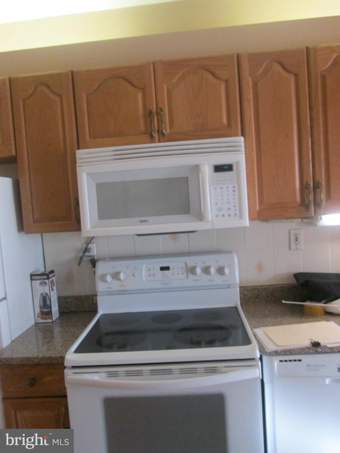 2Bdrm, 2 Bath,spacious condo, corner unit with balcony, updated kitchen, Large LR, Formal DR, Lots of Light, Lots of closet space, 24 HR Security, Reception Desk in lobby, CONDO FEE INCLUDES ALL UTILITIES.  MBR dressing area, Master Bath with separate shower & tub, Laundry room on same floor, Underground Parking.  Pre-Approval letter to accompany contracts.
