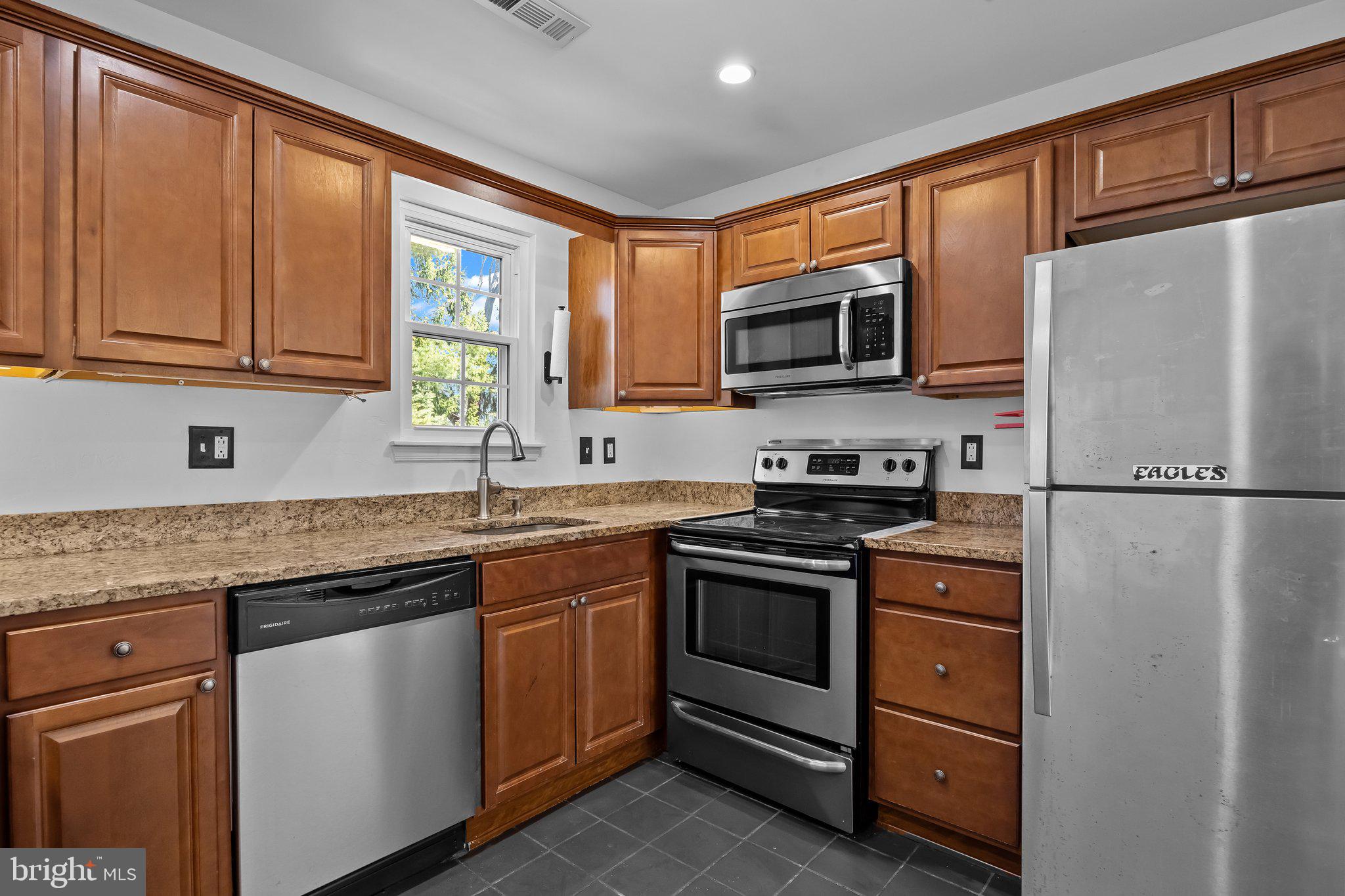SANDY RIDGE TWINS - Residential Lease