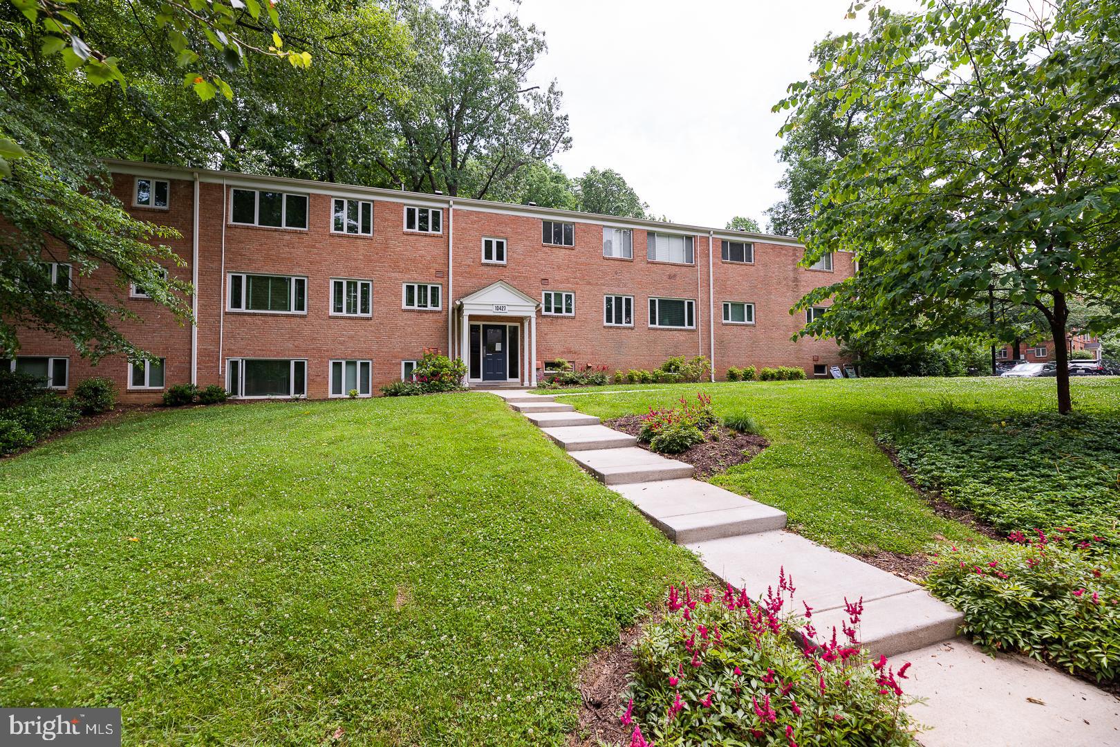 SPACIOUS AND BRIGHT 3 BEDROOM CONDO WITH PATIO OVERLOOKING PARK. WOOD FLOORS THROUGHOUT. UPDATED KITCHEN.  REPLACEMENT THERMAL WINDOWS. RENT INCLUDES UTILITIES (HEAT,AC,ELECTRIC,GAS,WATER/SEWER), PARKING, STORAGE, AND AMENITIES (POOLS,TENNIS,BALL FIELD, PLAYGROUND, CLUBHOUSES). GREAT BETHESDA LOCATION!STEPS TO THE GROSVENOR METRO STATION ON THE RED LINE. NEAR NIH AND WALTER REED BETHESDA MEDICAL CENTER. HOP RIGHT ON THE BELTWAY OR I-270. AVAILABLE NOW. MINIMUM ONE YEAR LEASE. NO PETS OR SMOKING.