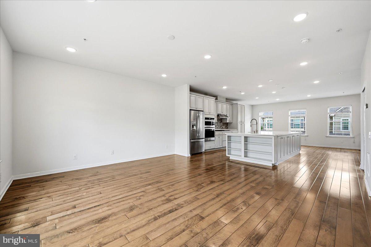 LINDEN HALL - Residential