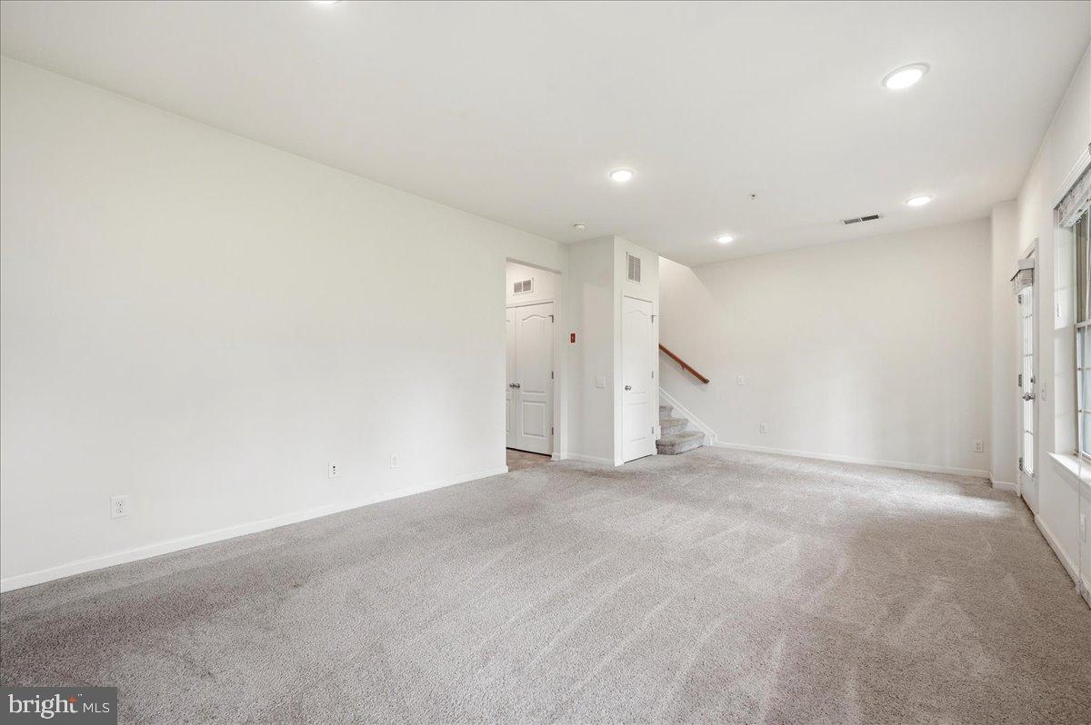 LINDEN HALL - Residential