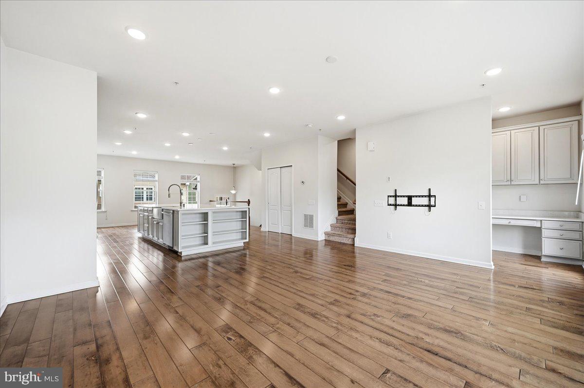 LINDEN HALL - Residential