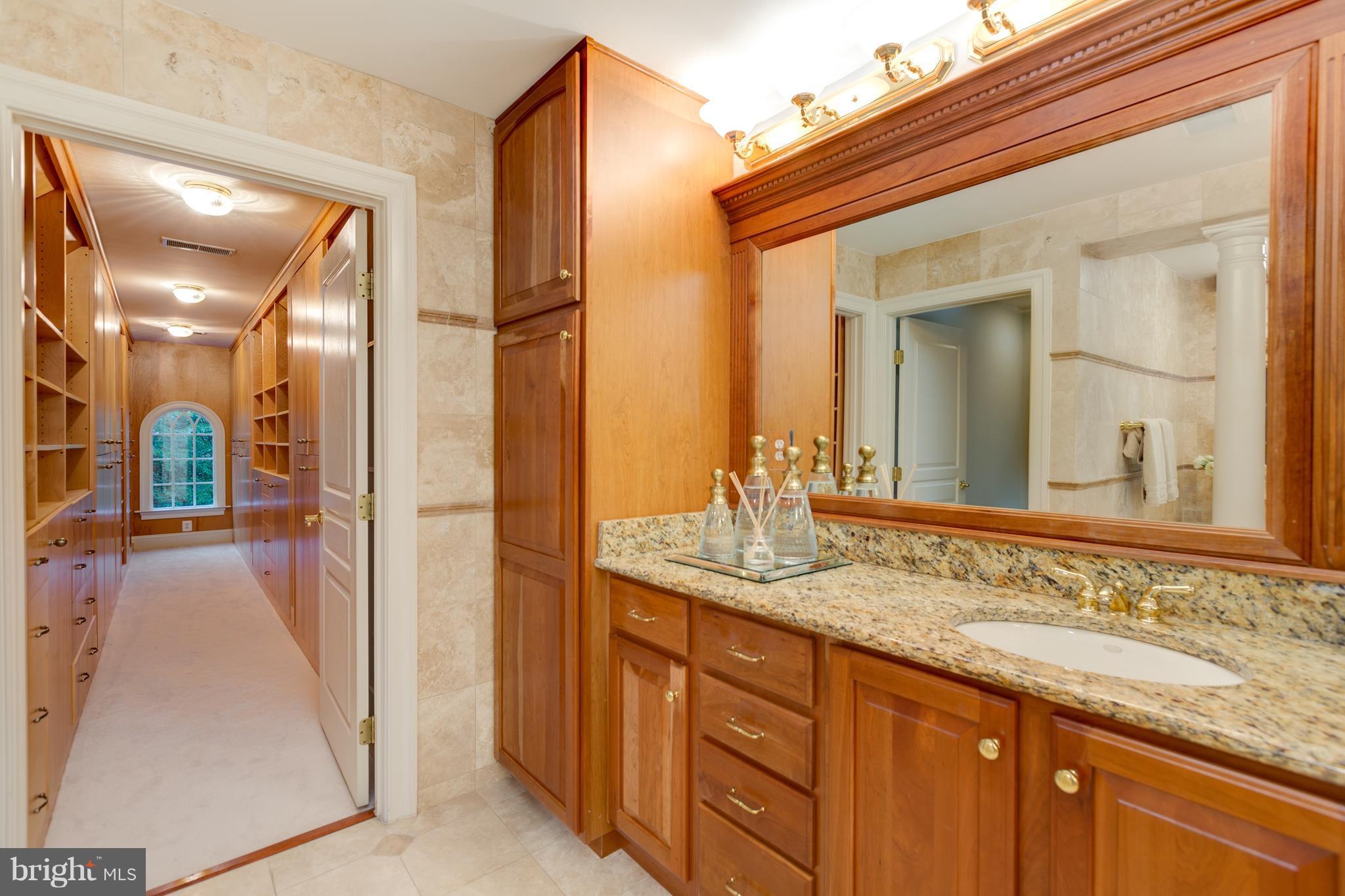 COLVIN MANOR - Residential