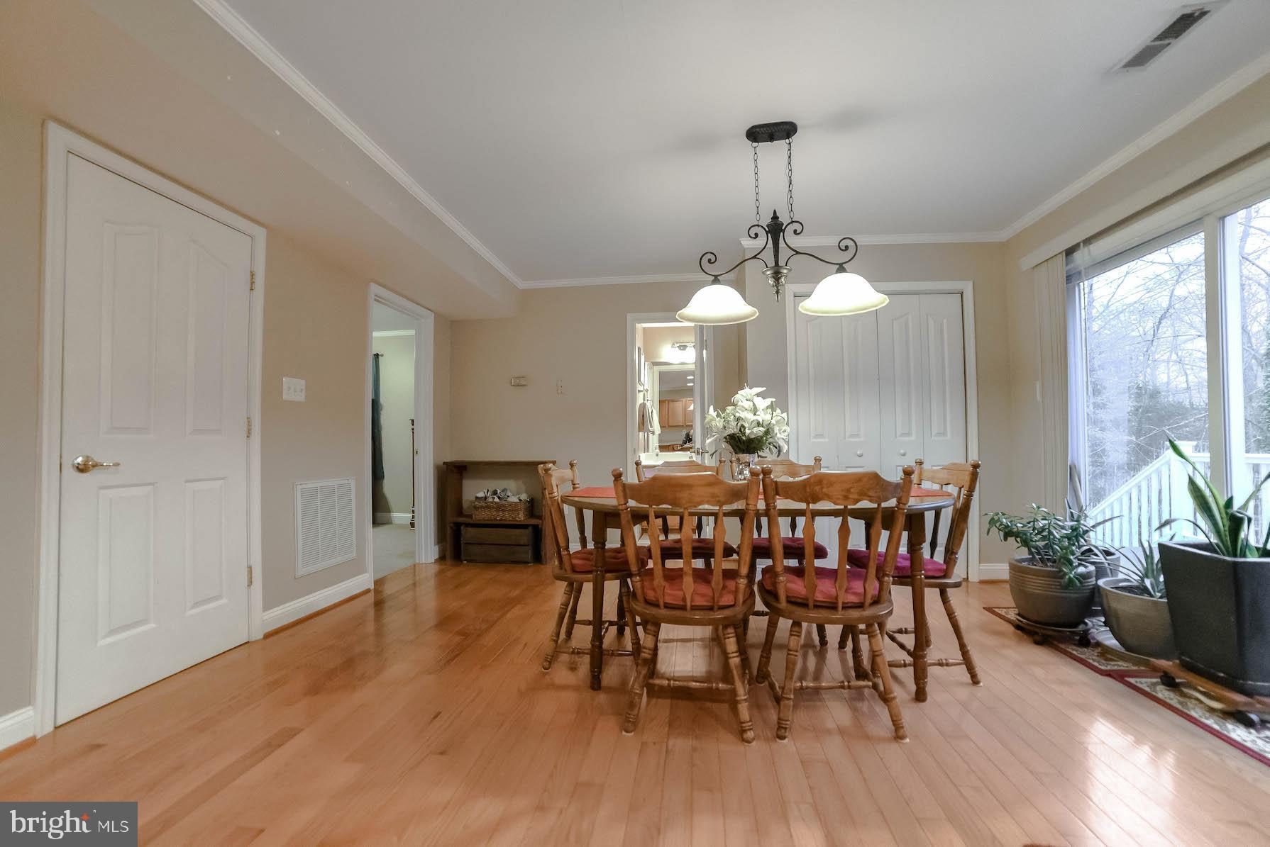HOLLYWOOD SHORES - Residential