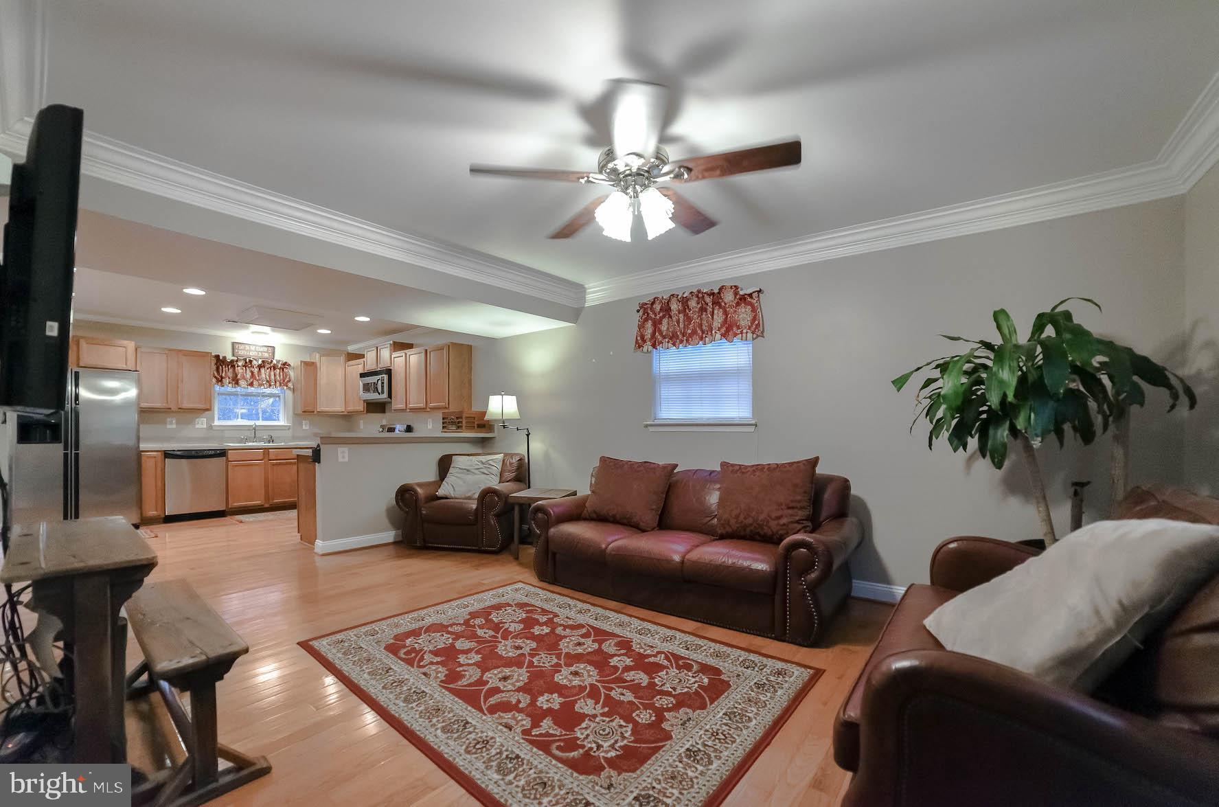 HOLLYWOOD SHORES - Residential