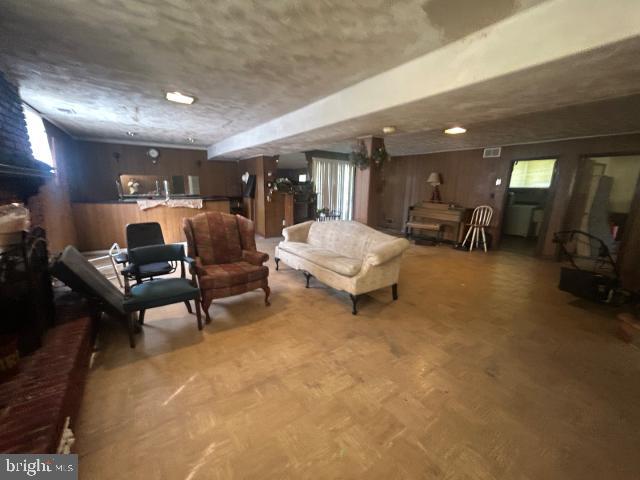 KINGS POINT - Residential