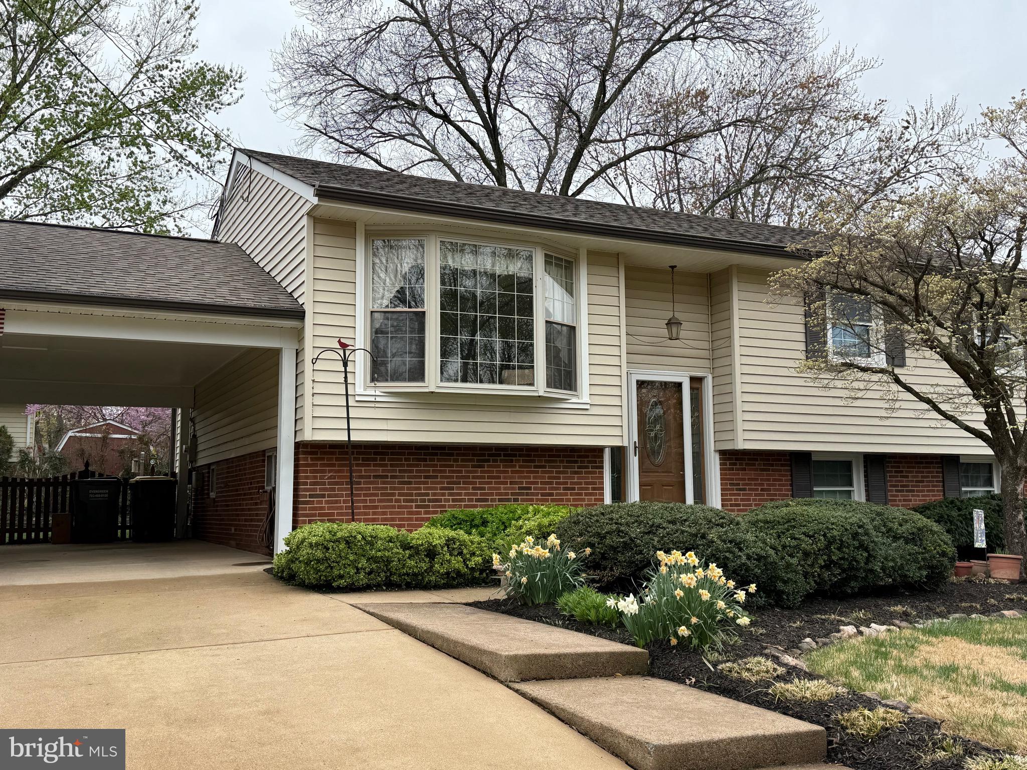 COUNTRY CLUB MANOR - Residential