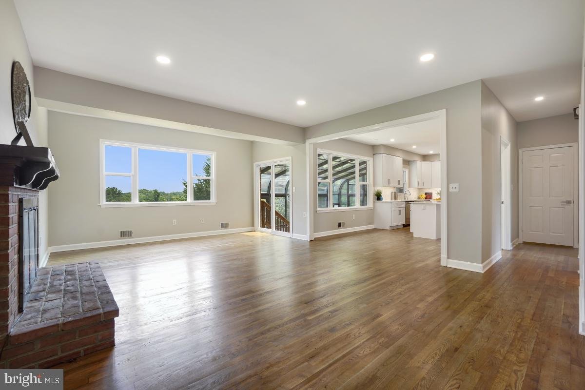 RIVER OAKS FARM - Residential