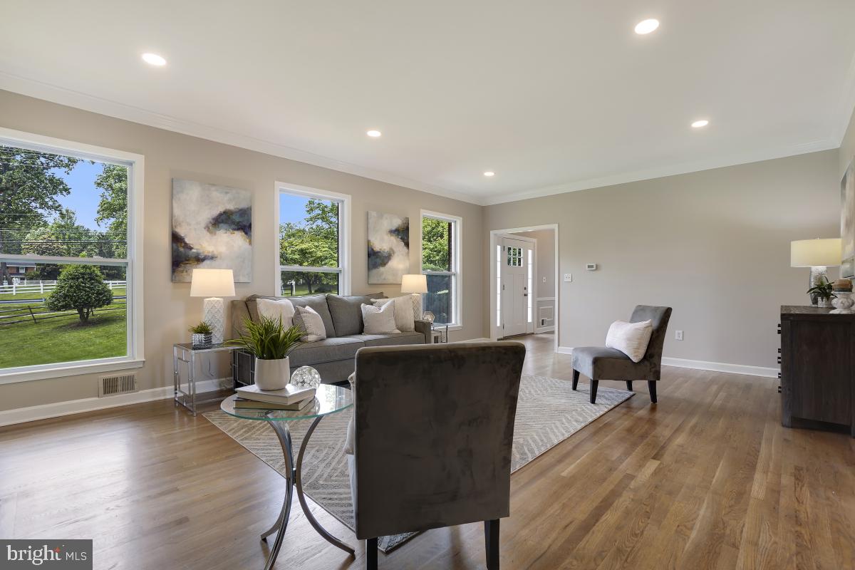 RIVER OAKS FARM - Residential