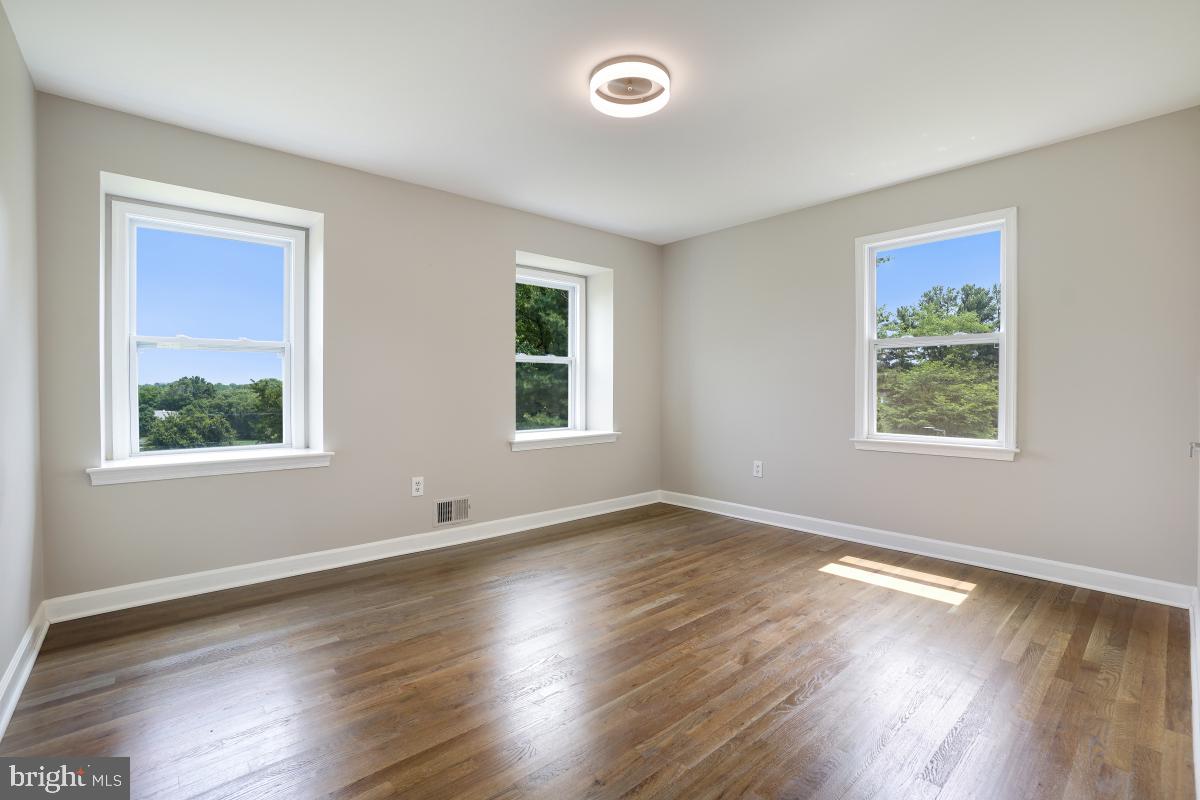 RIVER OAKS FARM - Residential
