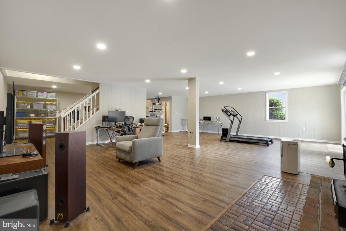 RIVER OAKS FARM - Residential