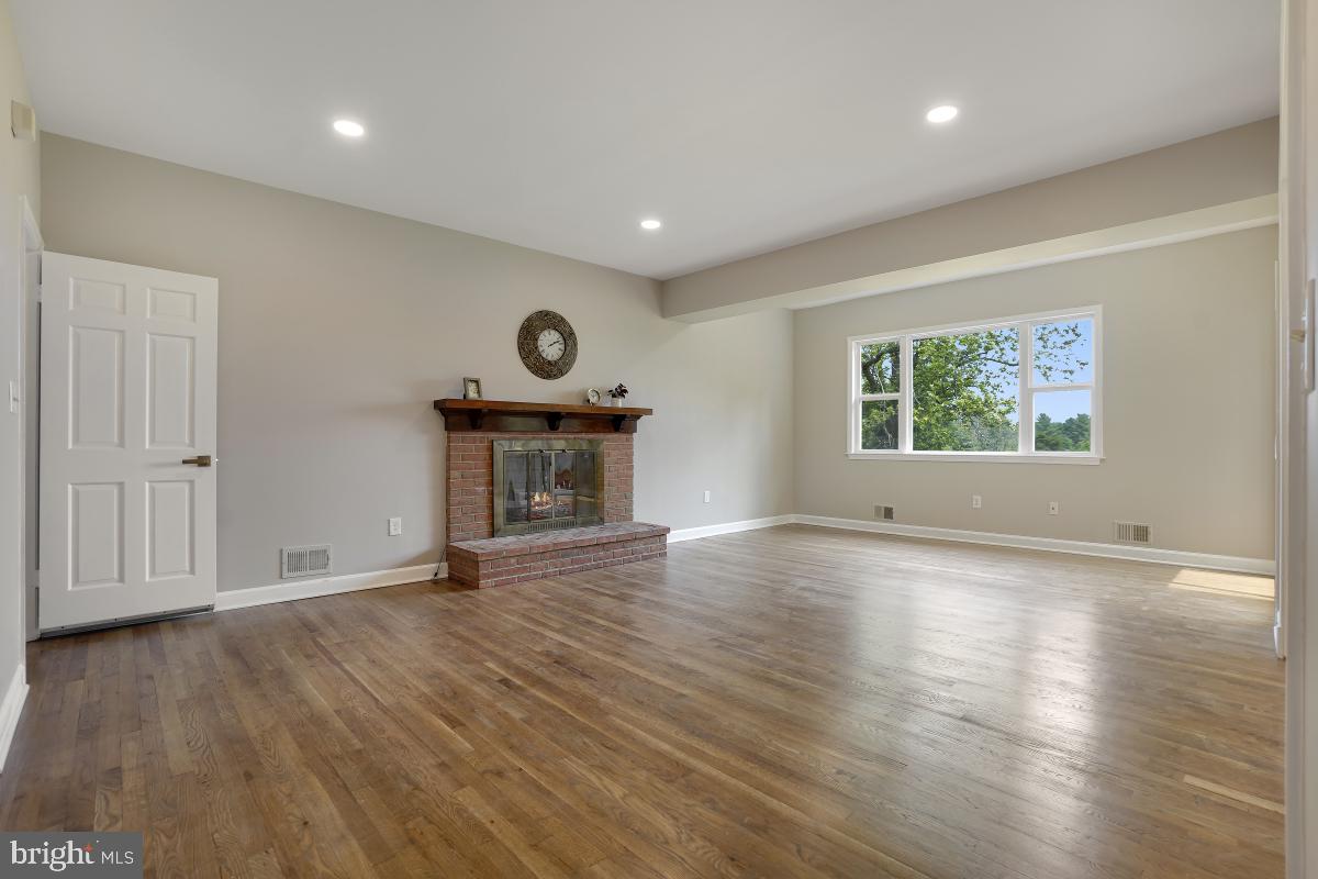 RIVER OAKS FARM - Residential