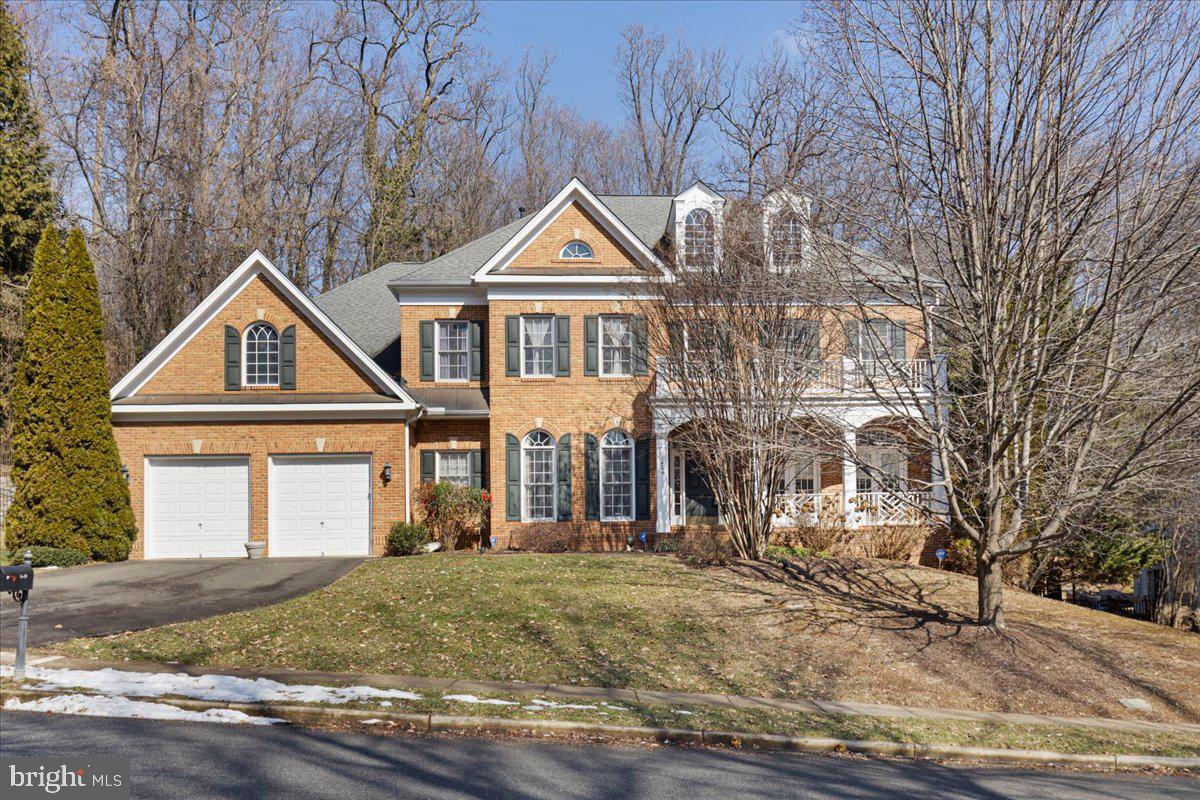 LAKE BARCROFT - Residential