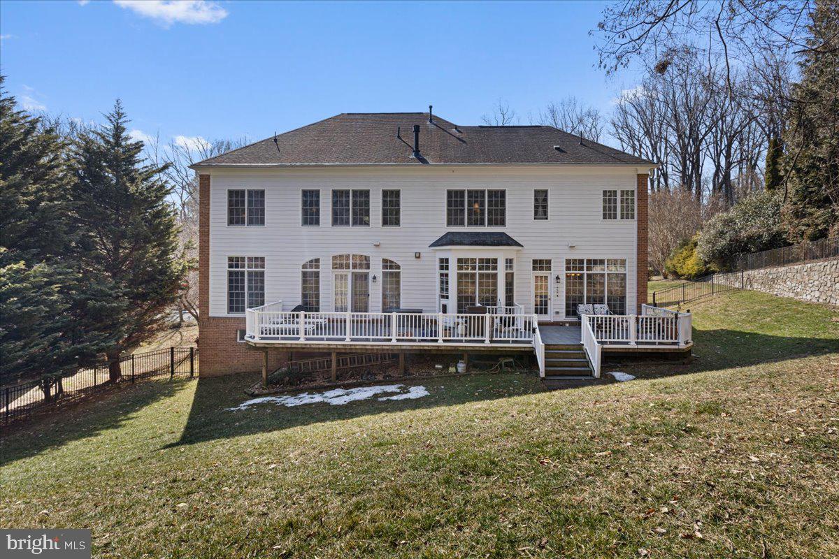 LAKE BARCROFT - Residential
