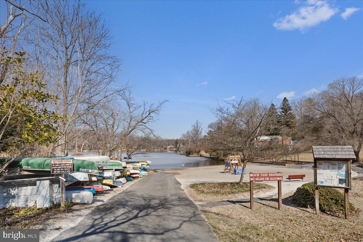 LAKE BARCROFT - Residential
