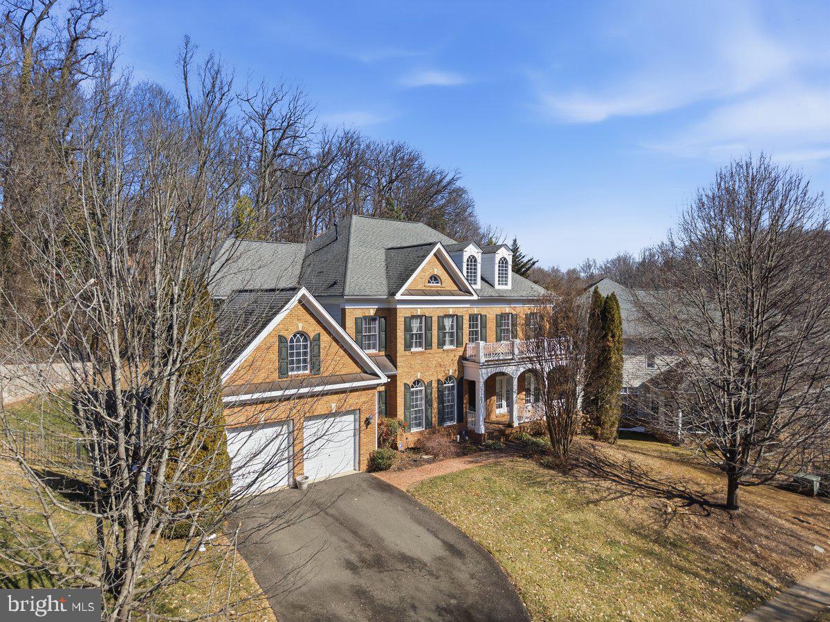 LAKE BARCROFT - Residential