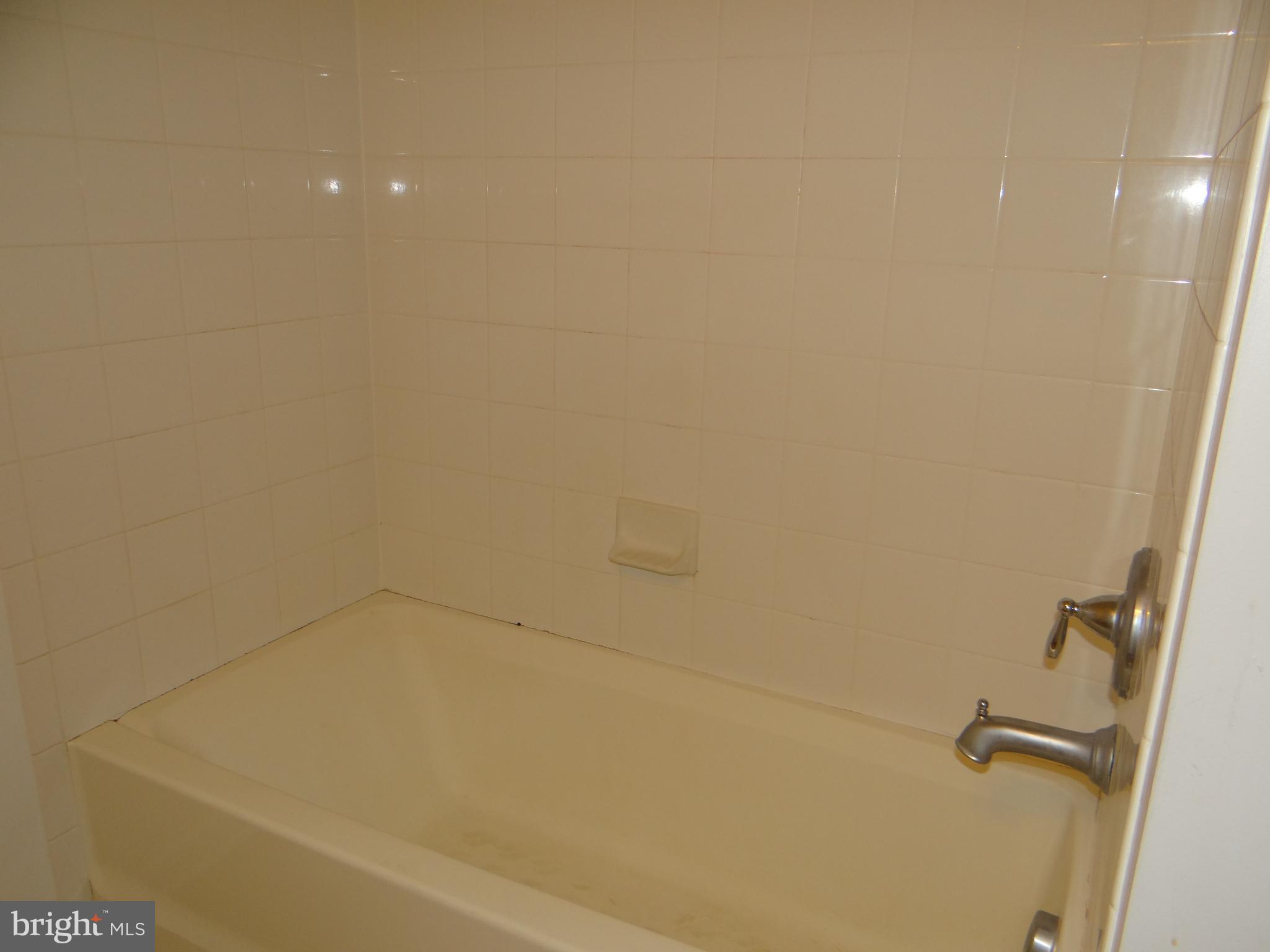 ROUND HILL - Residential Lease
