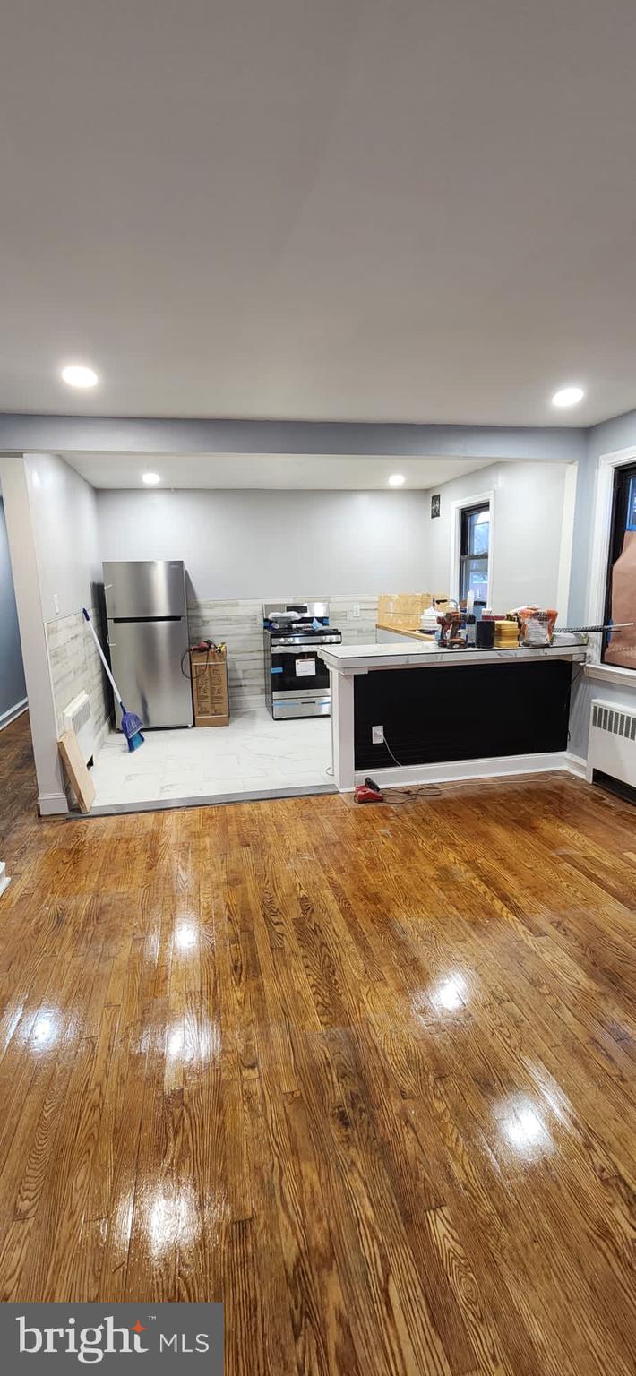 NEWLY RENOVATED!  Second floor unit in Sun Hill section of Chester.  One Bedroom and Bath!  This unit has been tastefully renovated with all modern finishes.  Beautiful hardwood floors, open floor plan to kitchen with new appliances! New bath and shower plus spacious bedroom with large closet. Private entrance. Close to public transportation and major highways.  Walking distance to Widener University!

Only qualified tenants need apply!  Qualifications required are credit  score of at least 620, good rental history and no evictions, monthly income of $3850.00 and clean background check.