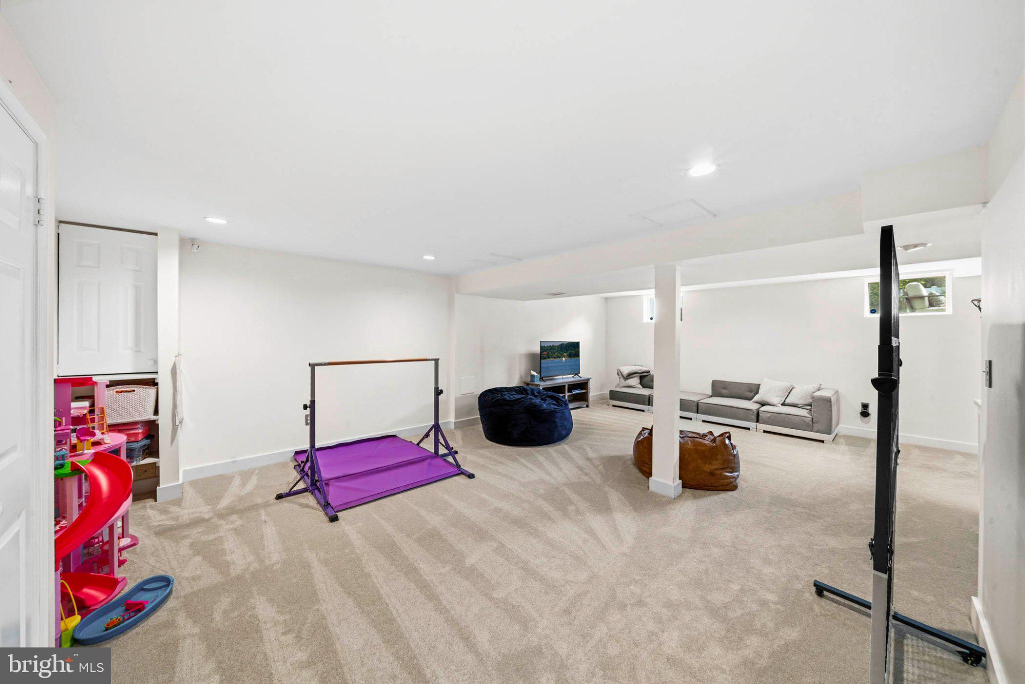 GUNNERS LAKE VILLAGE - Residential