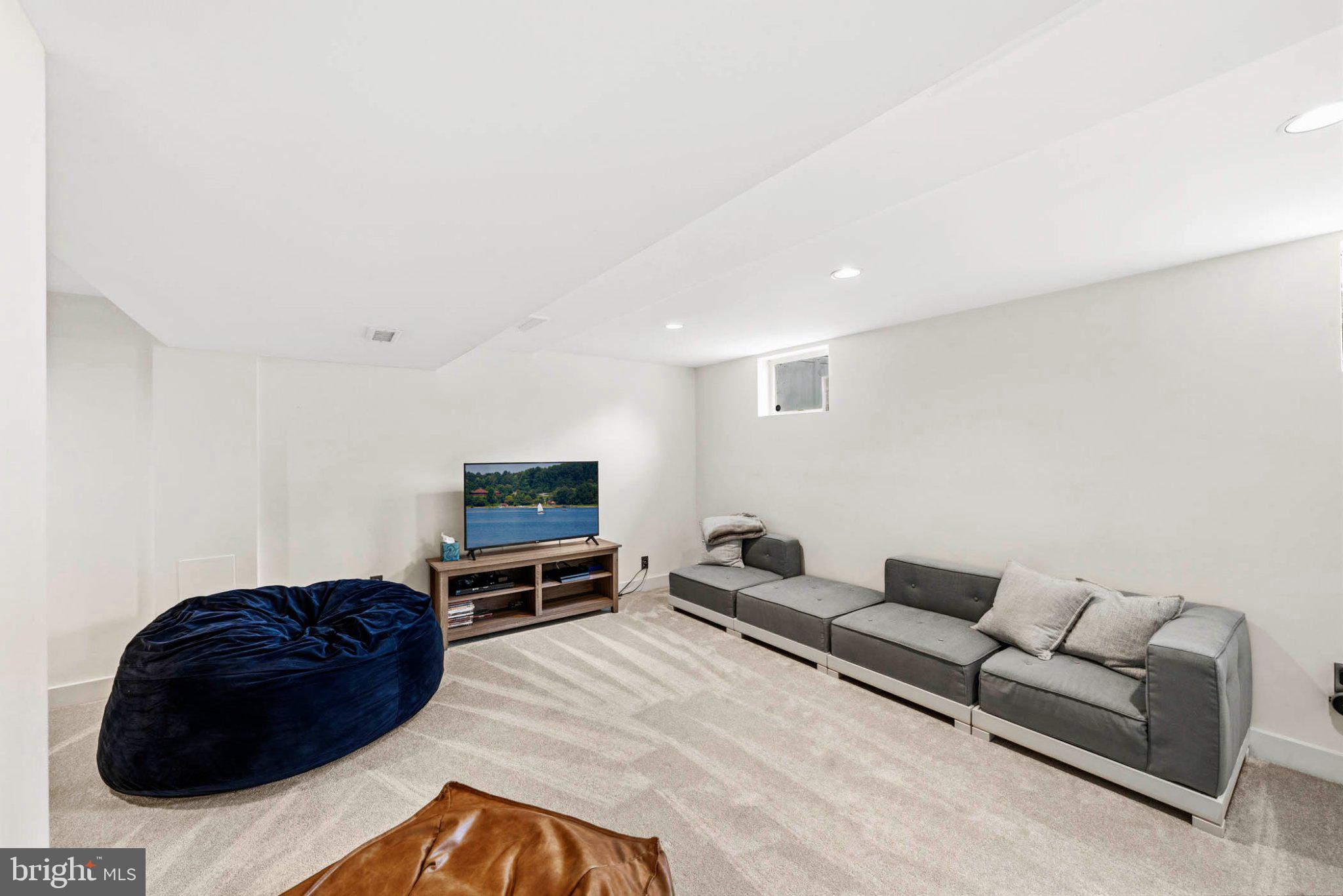 GUNNERS LAKE VILLAGE - Residential