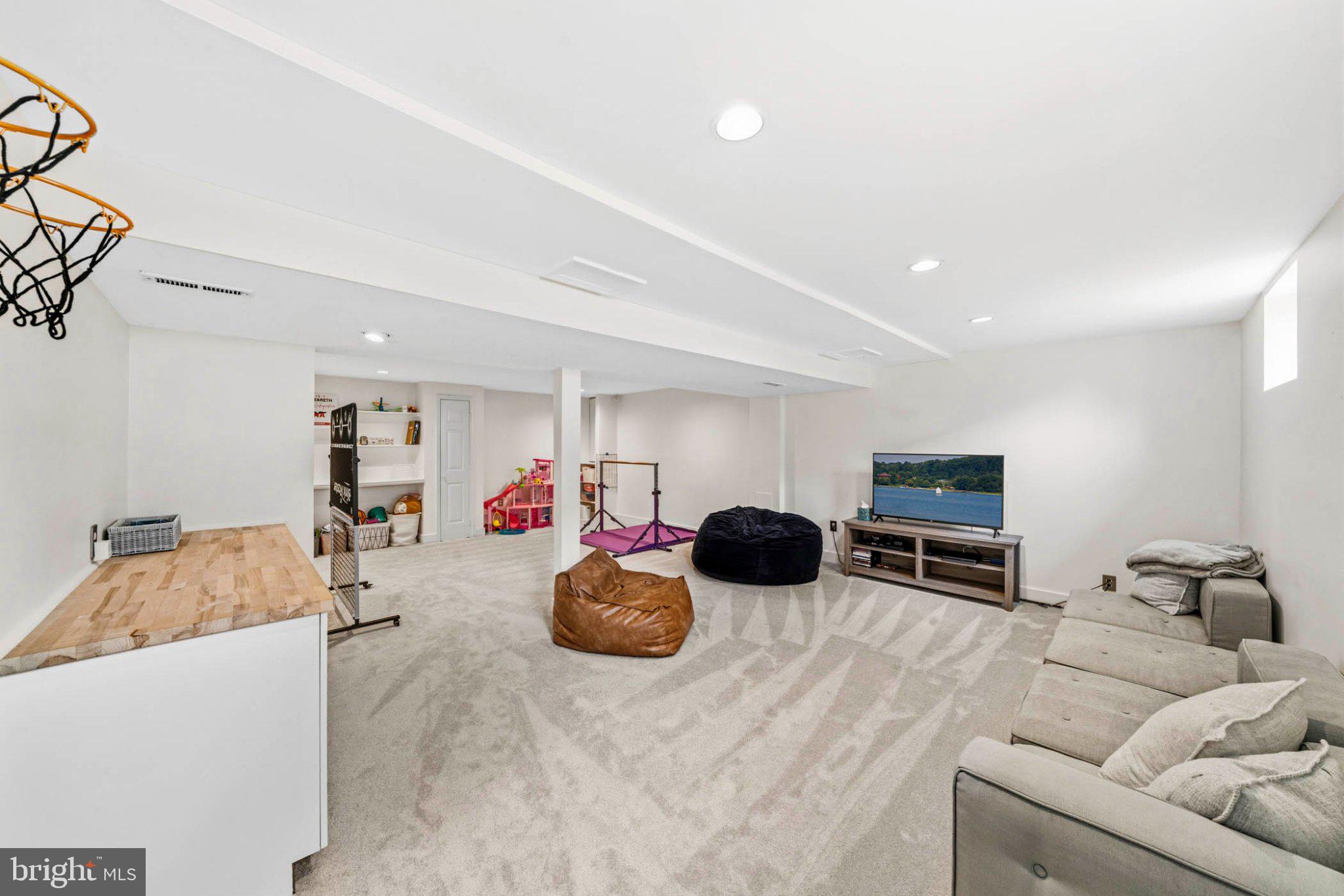 GUNNERS LAKE VILLAGE - Residential