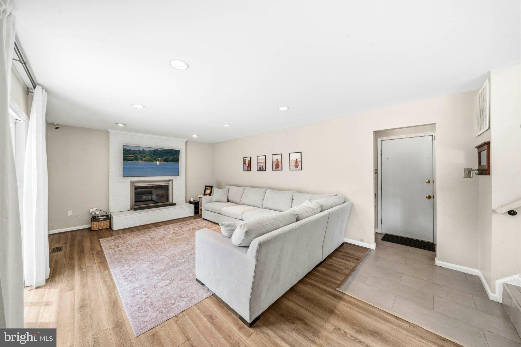 GUNNERS LAKE VILLAGE - Residential