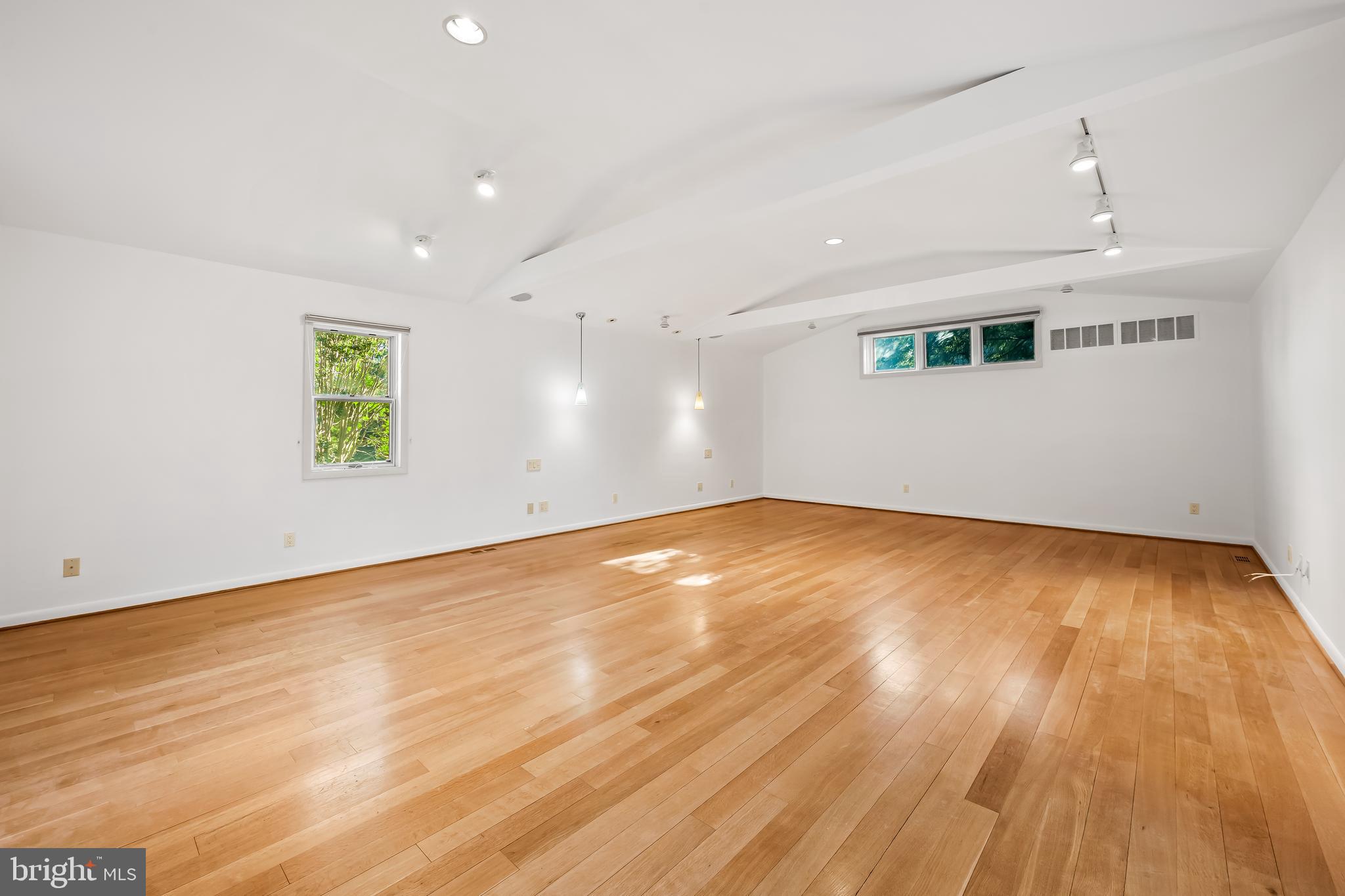 THE MEADOWS OF GREEN SPRING - Residential