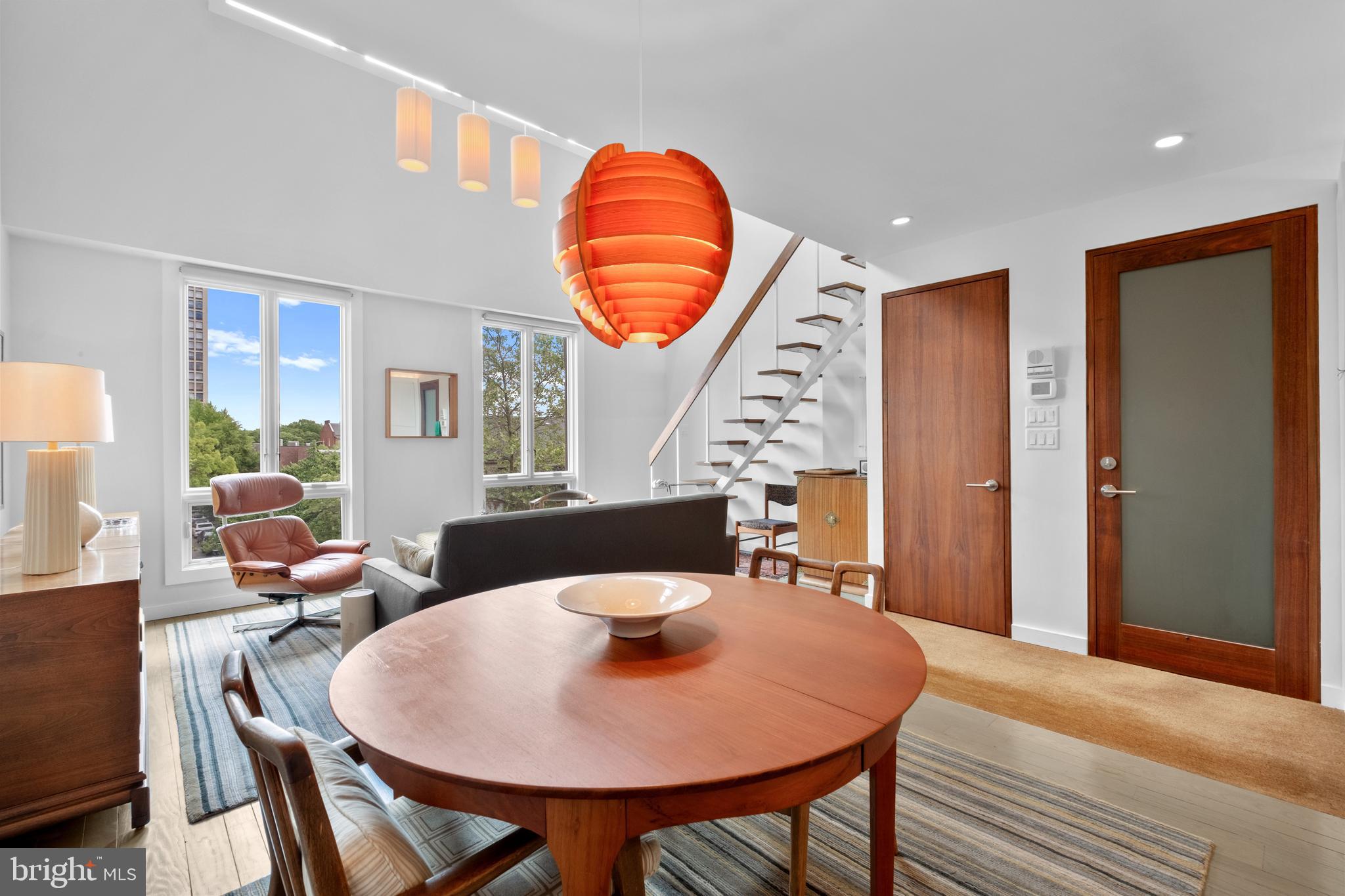 SOCIETY HILL - Residential Income