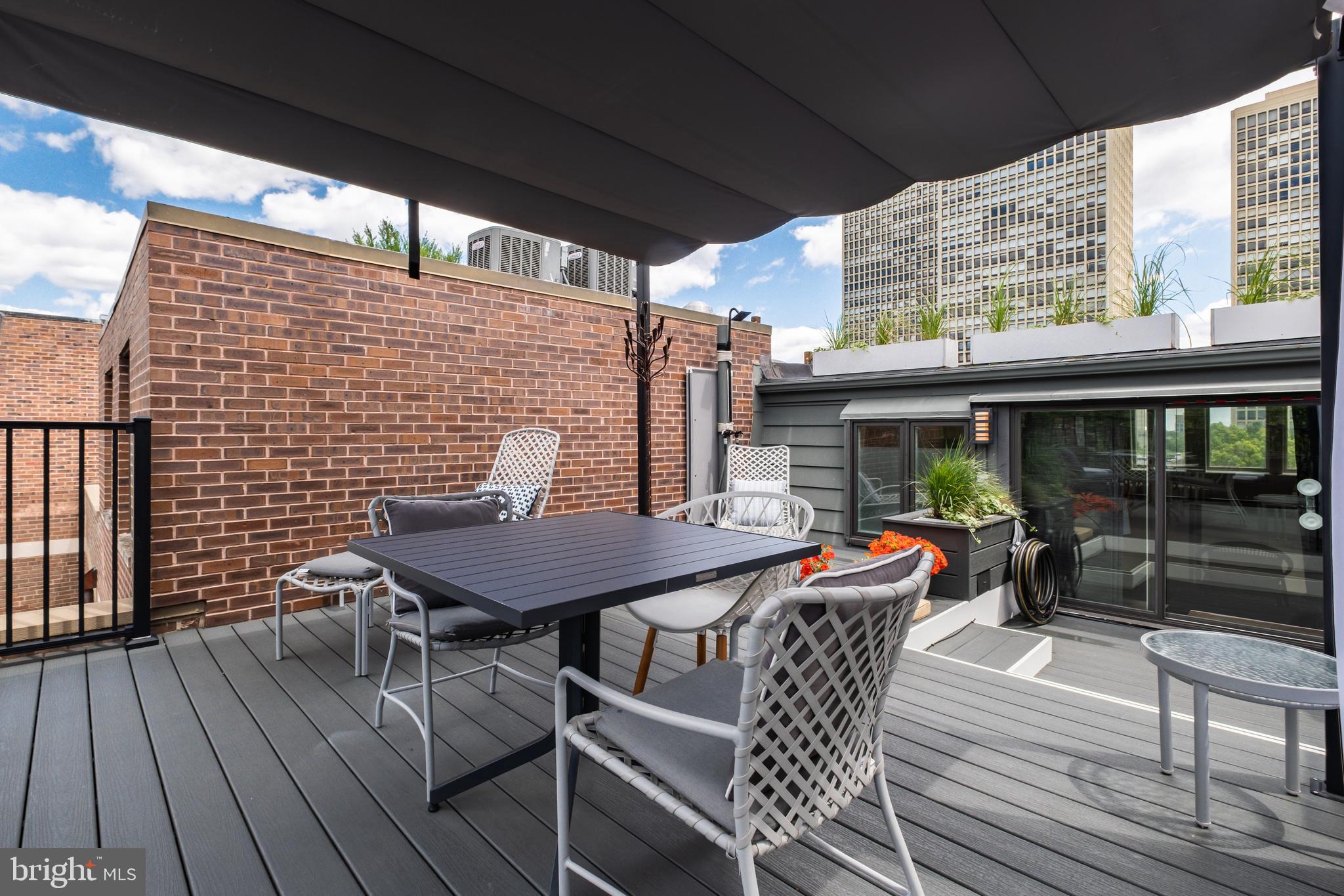 SOCIETY HILL - Residential Income