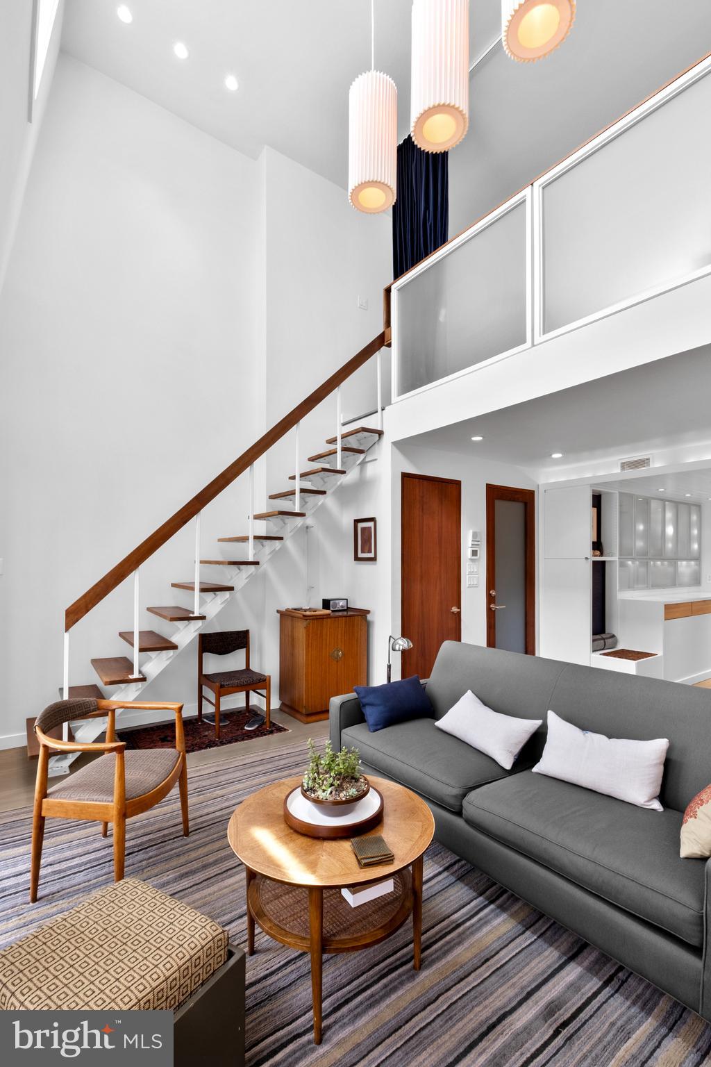 SOCIETY HILL - Residential Income