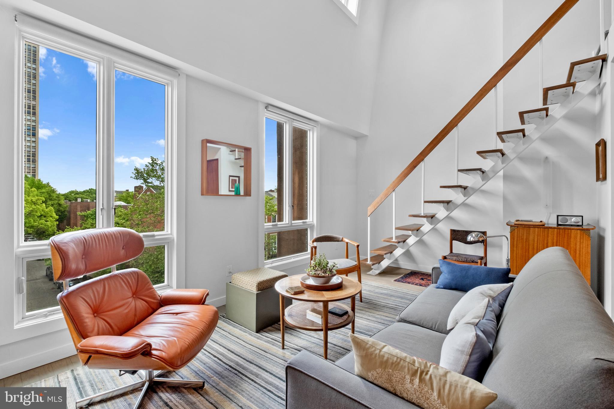 SOCIETY HILL - Residential Income